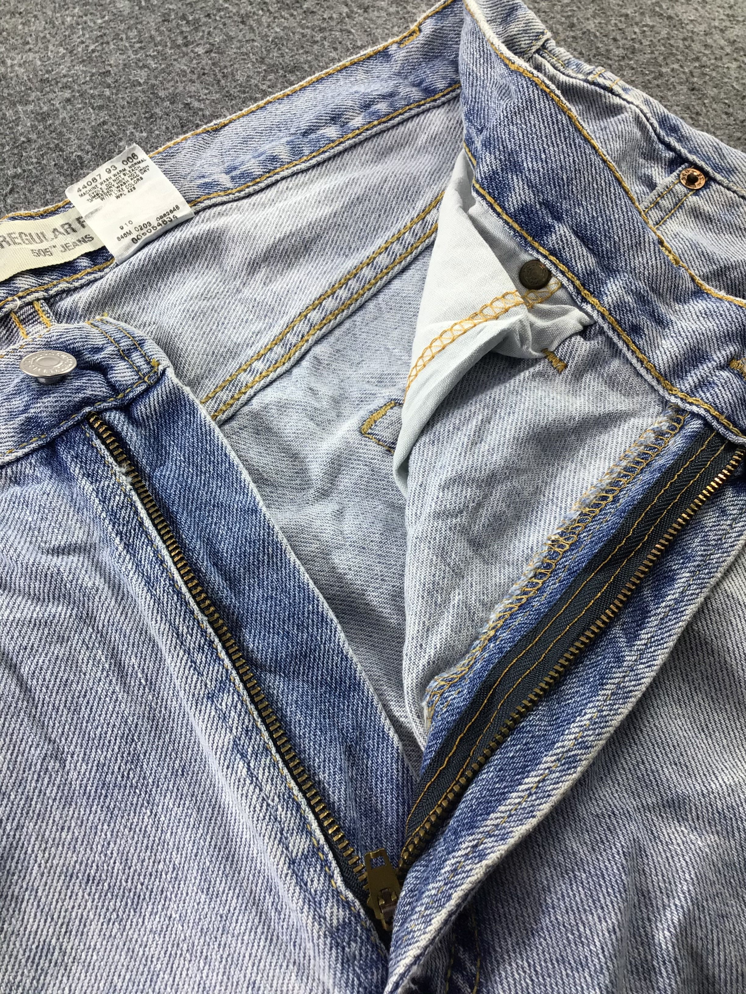 Levi's Vintage Light Wash Levis 505 Jeans-J757 Size US 35 - 8 Thumbnail