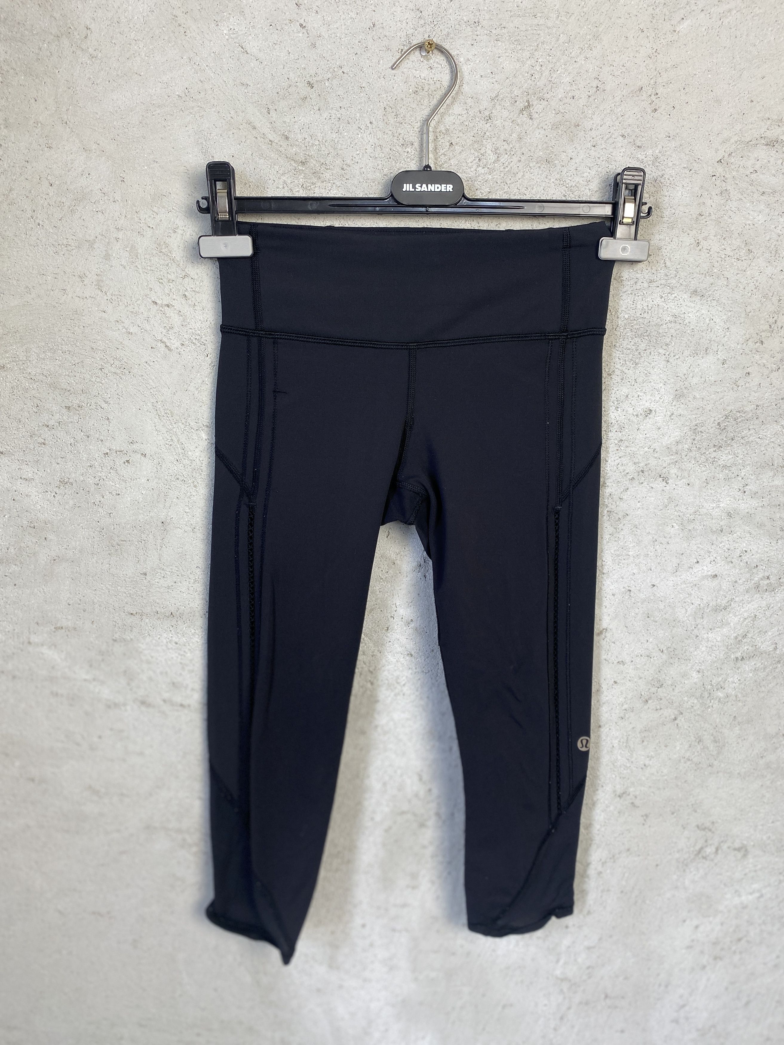 Lululemon Lululemon capri short leggings sport casual Size 27" / US 4 / IT 40 - 1 Thumbnail