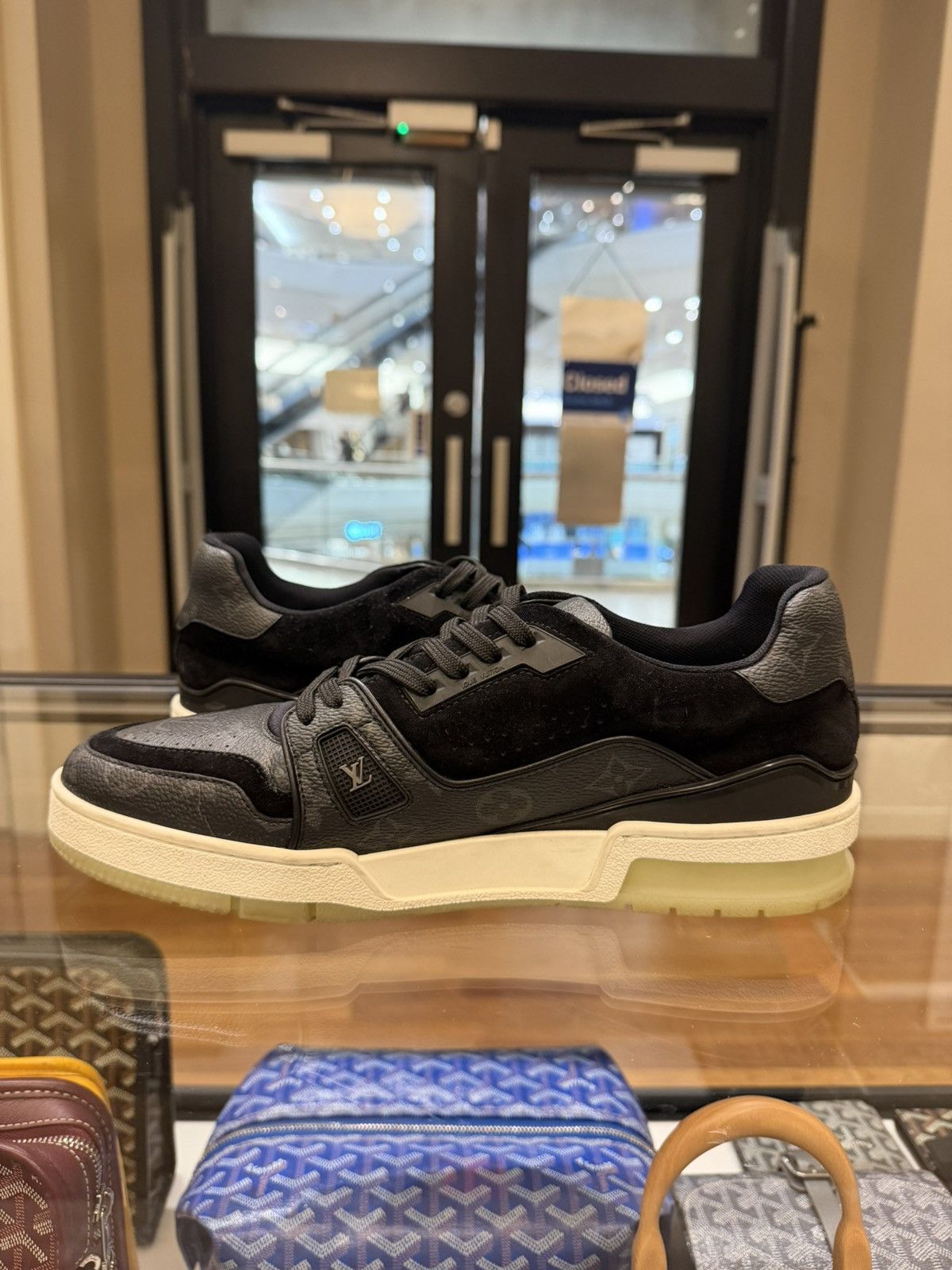 Louis Vuitton Louis Vuitton Trainer Black Monogram Size US 8 / EU 41 - 3 Thumbnail
