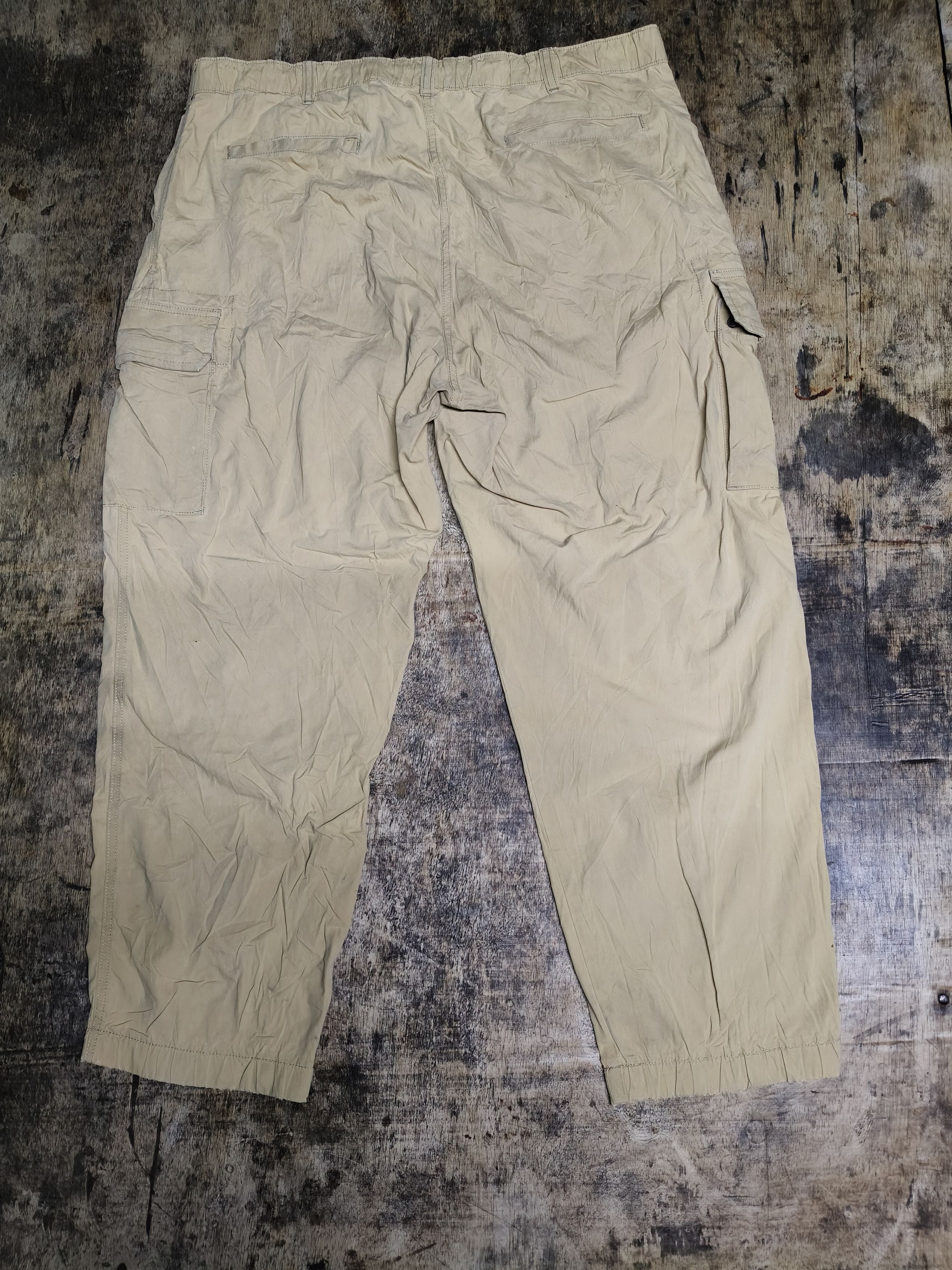 Uniqlo Uniqlo Cargo pants Size US 40 / EU 56 - 2 Thumbnail