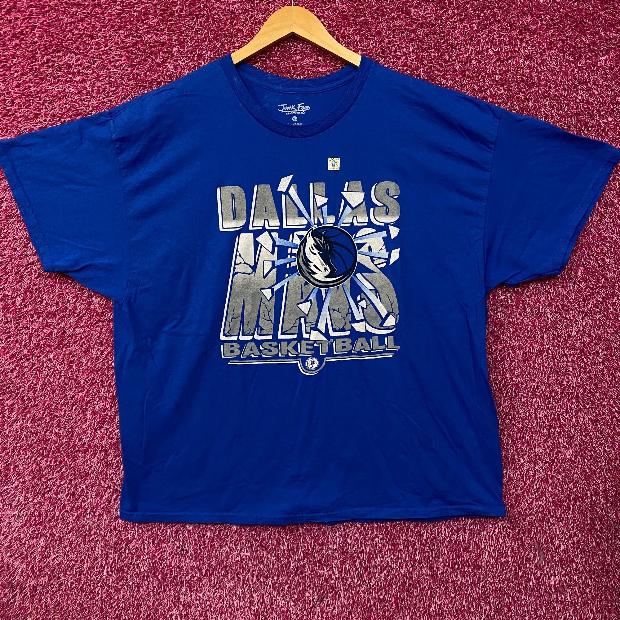 Junk Food Junk Food Dallas Mavericks Break Through Basketball T-Shirt Size US XXL / EU 58 / 5 - 1 Thumbnail