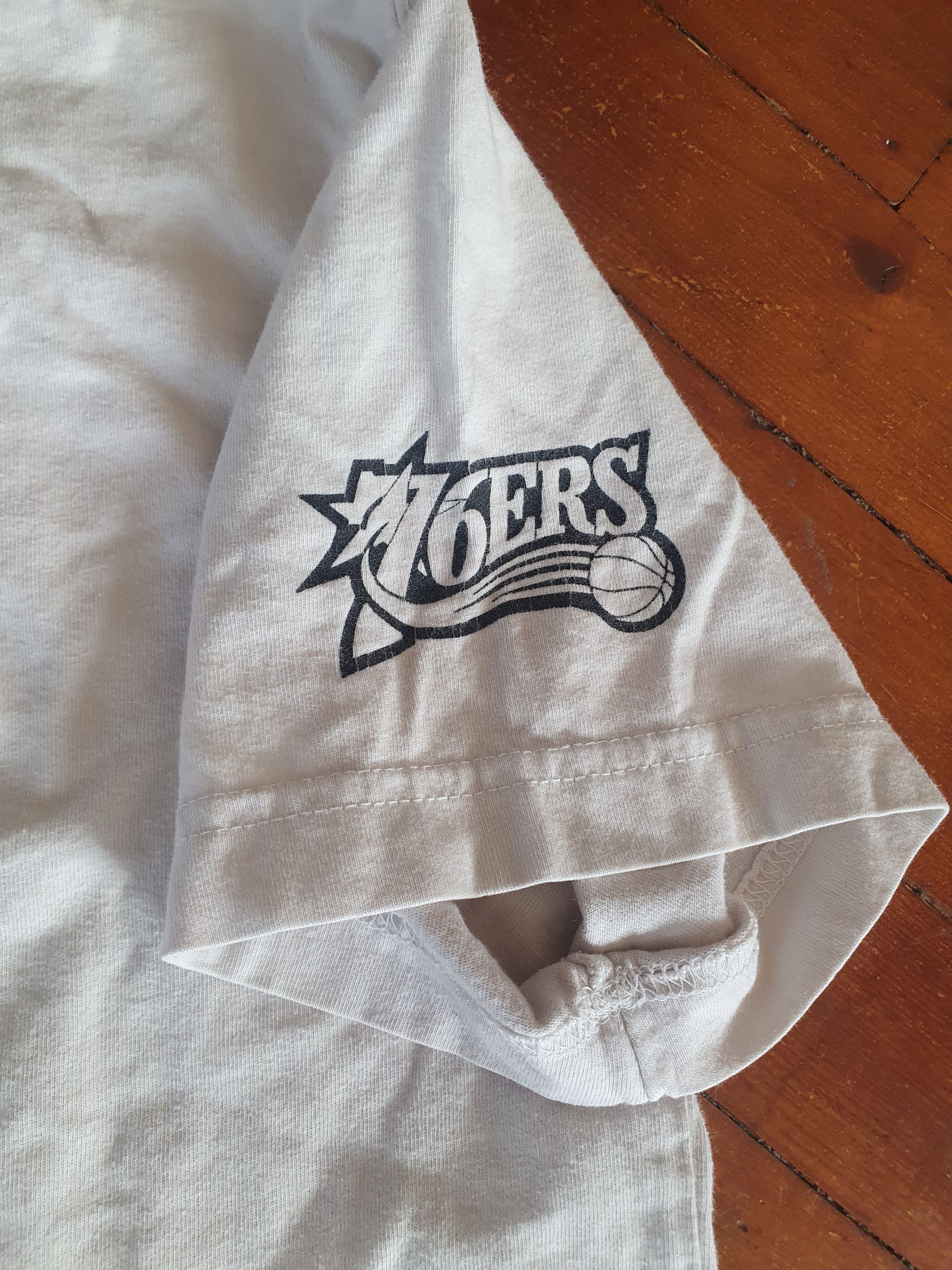 NBA Alan Iverson NBA Philadelphia 76ers UNK t-shirt sz M Size US M / EU 48-50 / 2 - 8 Thumbnail