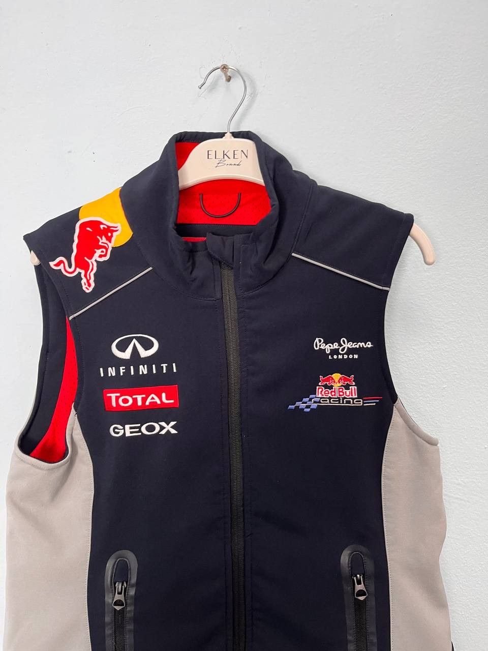 Other F1 Red Bull Racing Supply Pere Pere Vest M REDBULL Size US M / EU 48-50 / 2 - 3 Thumbnail