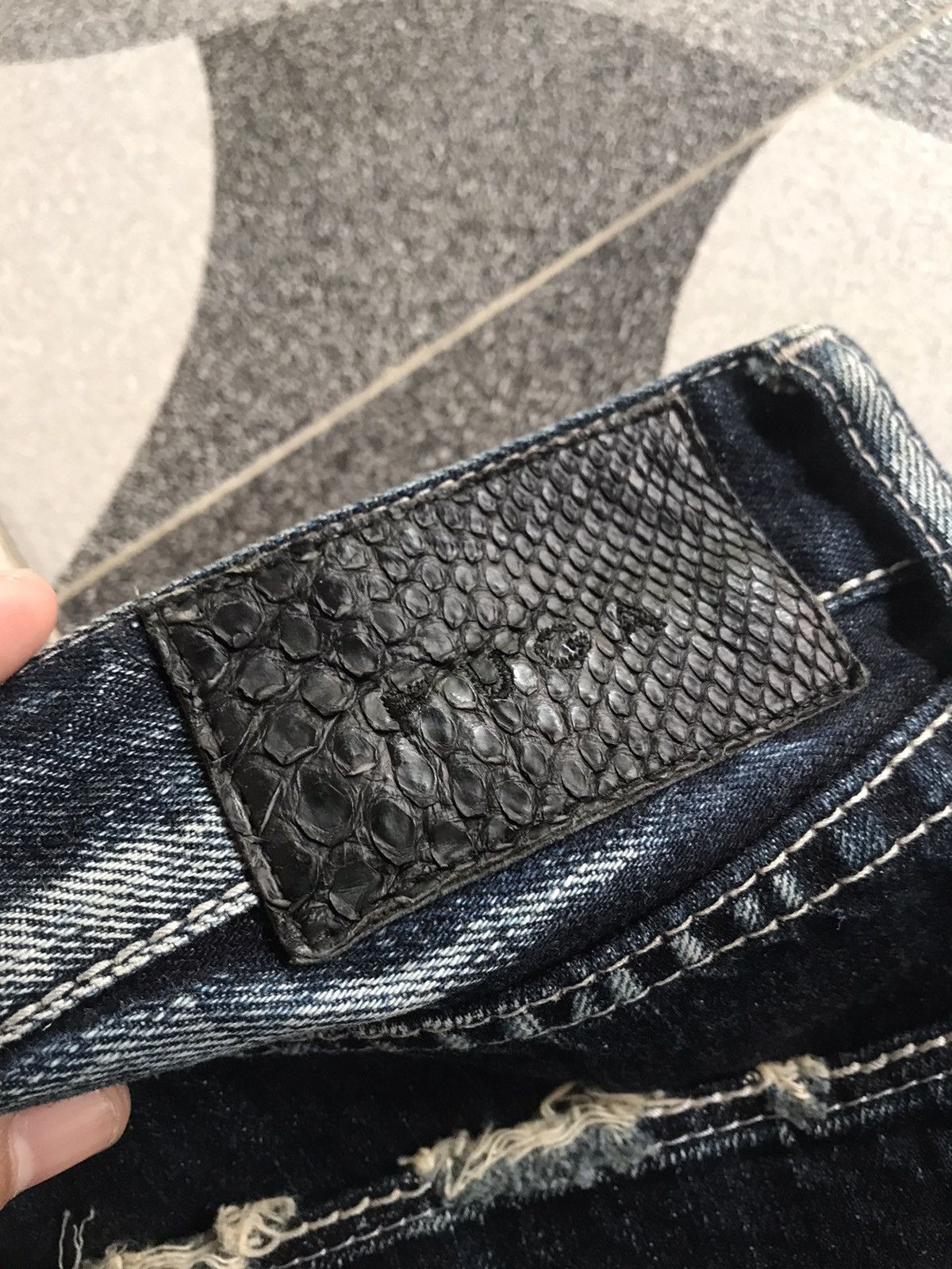 GOSTAR DE FUGA GOSTAR DE FUGA DISTRESSED WASHED PANTS Size US 32 / EU 48 - 7 Thumbnail