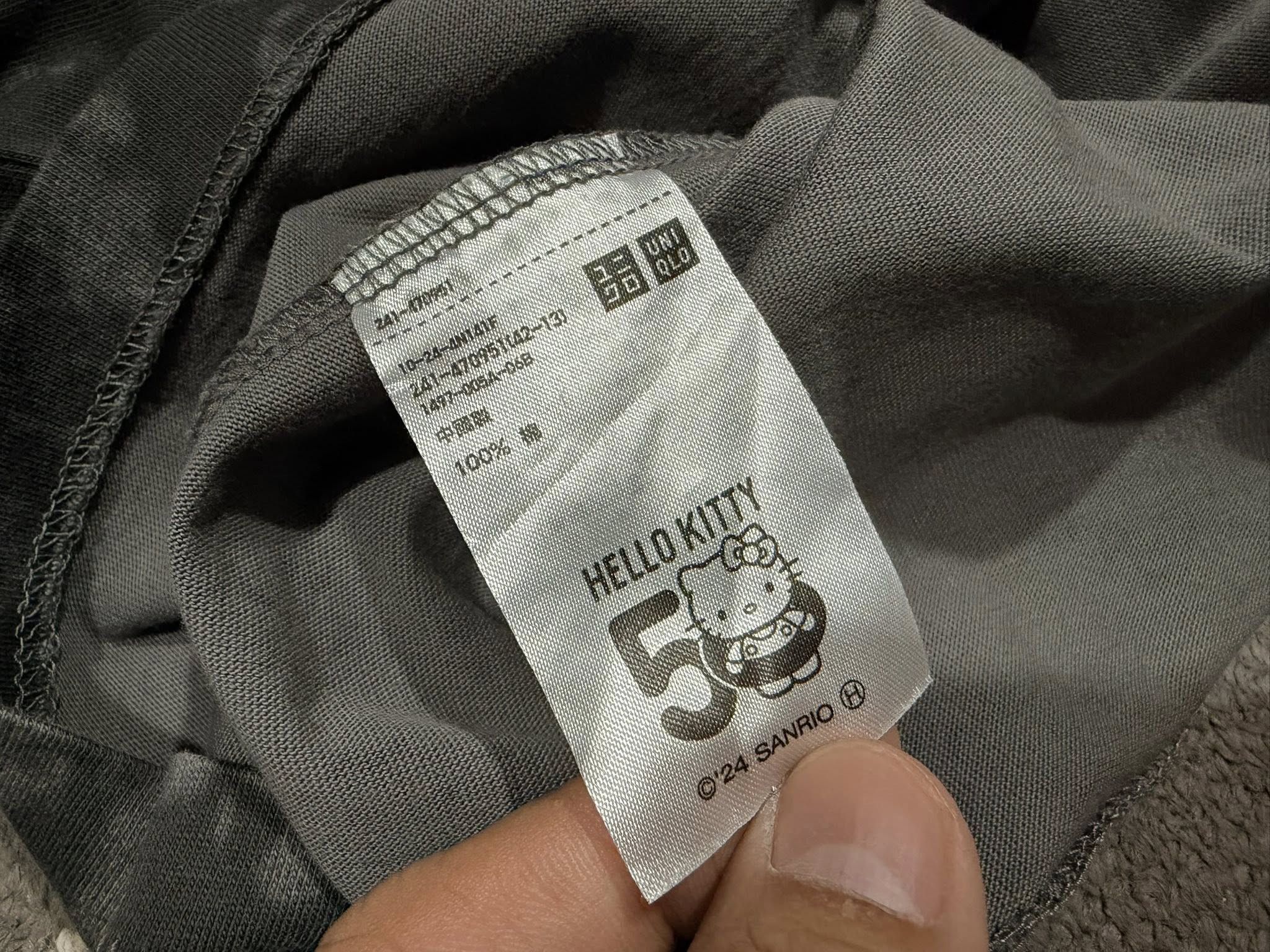 Uniqlo HELLO KITTY 50th anniversary tee XS 2714 Size XS / US 0-2 / IT 36-38 - 4 Thumbnail