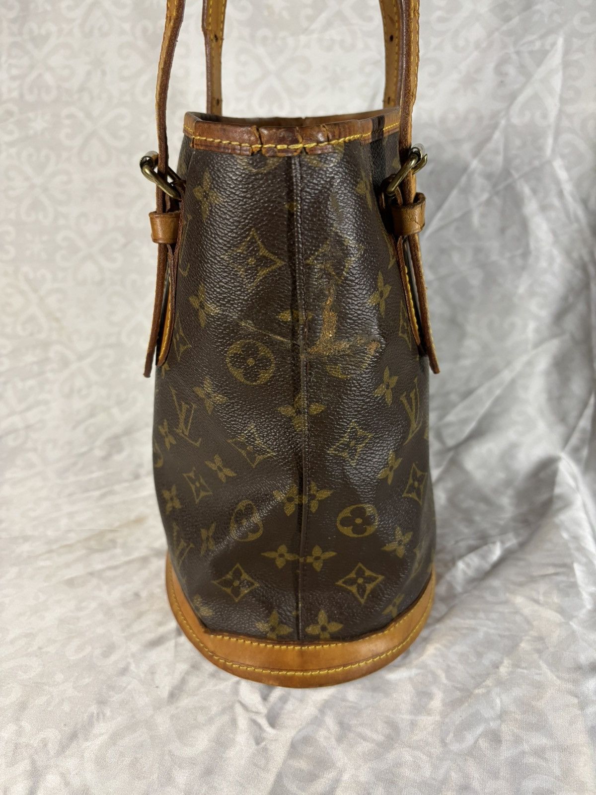 Louis Vuitton (heavy worn) Louis Vuitton Bucket Size ONE SIZE - 2 Thumbnail