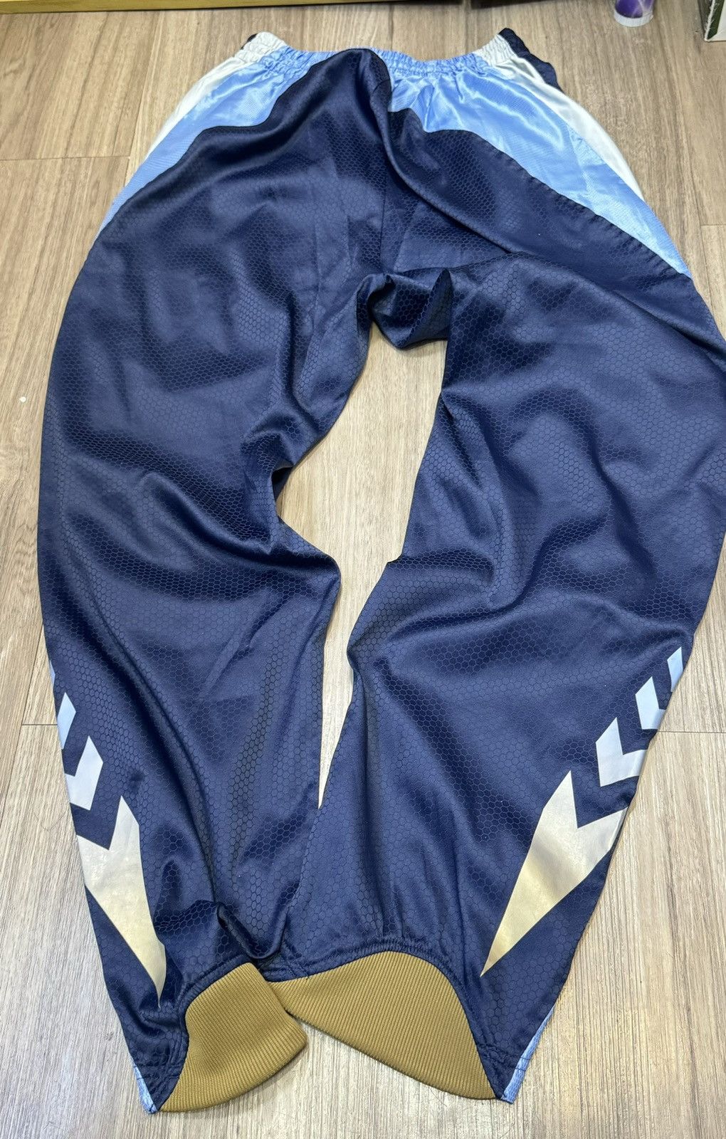 Hummel Yokohama FC player issued/worn training set Size US L / EU 52-54 / 3 - 11 Thumbnail