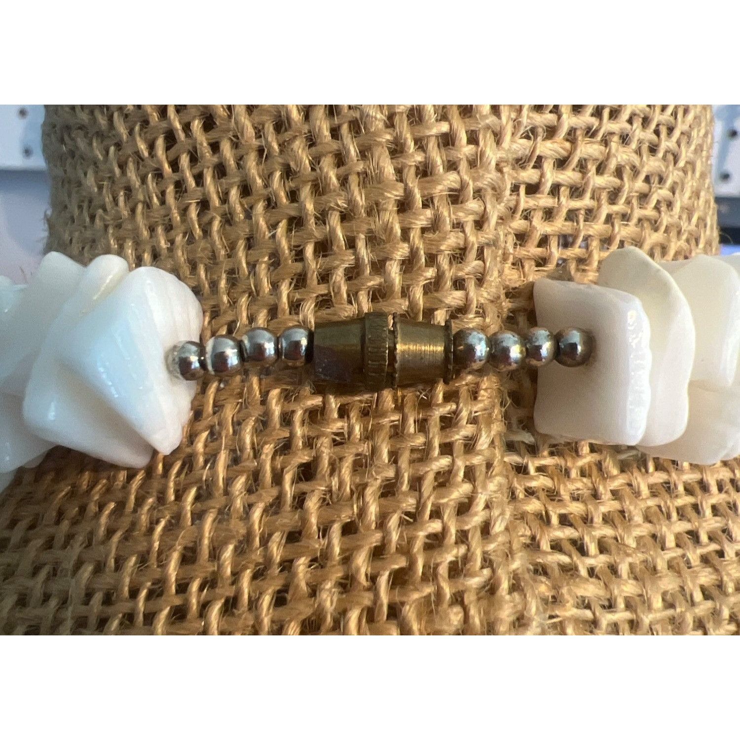 Other Vintage White Puca Shell Statement Necklace Chips Cowrie She Size ONE SIZE - 6 Thumbnail
