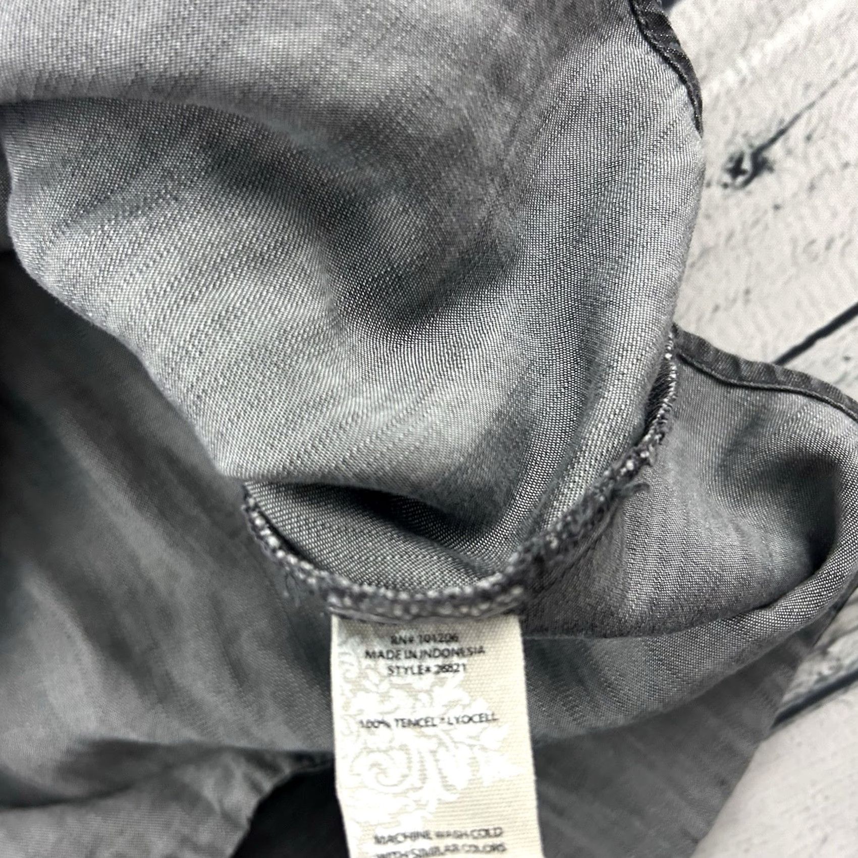Soft Surroundings Soft Surroundings Short Sleeve Oversized Denim Button-Up Shirt Women's L Gray Size L / US 10 / IT 46 - 5 Thumbnail