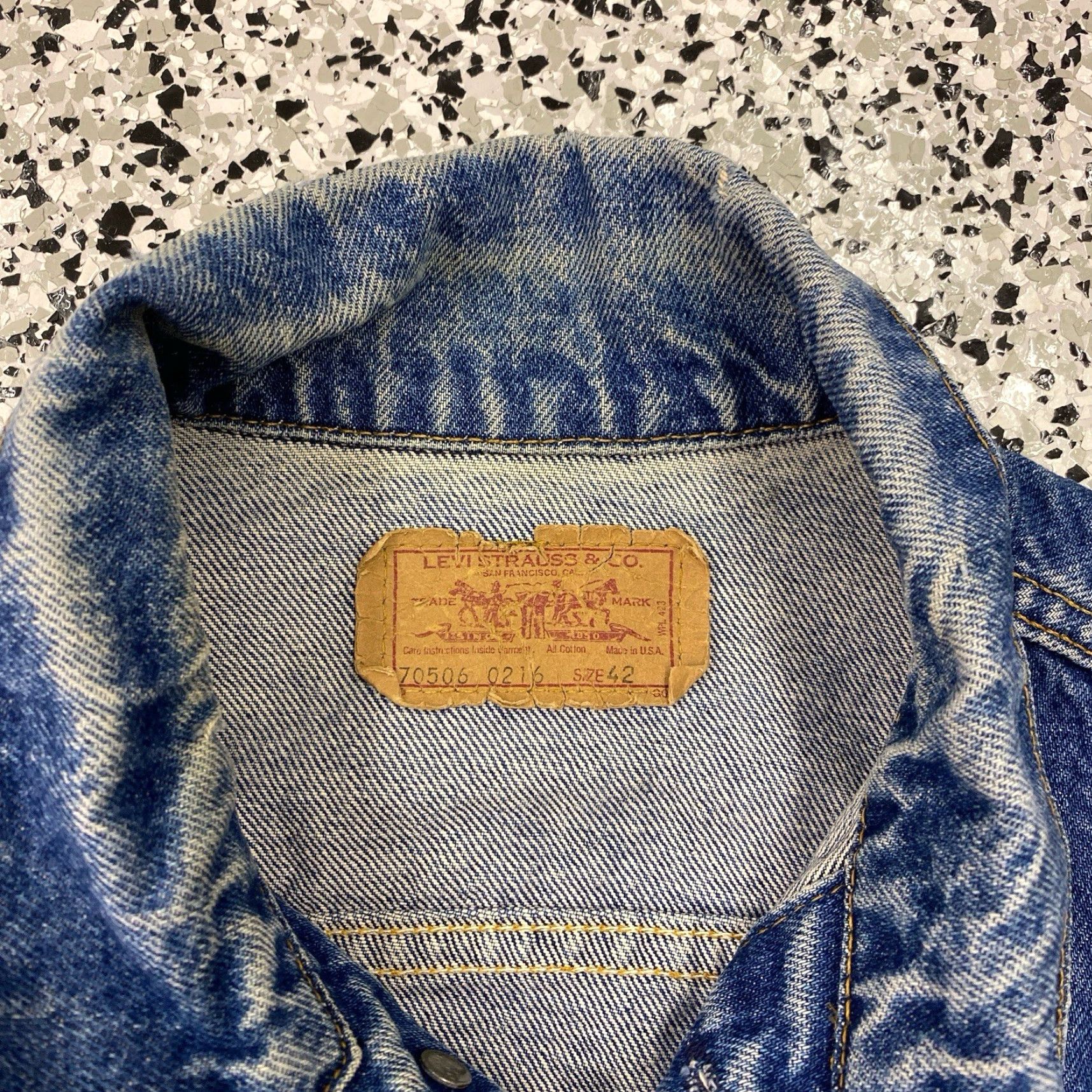 Levi's VINTAGE Levi's Trucker Jacket Mens 42 Blue Distressed 70506-0216 90s Size US XS / EU 42 / 0 - 3 Thumbnail