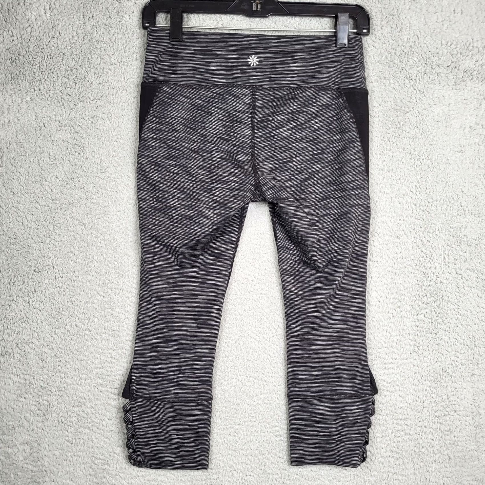 Athleta Athleta Mind over Mat Capri Legging Size S Women's Size 28" / US 6 / IT 42 - 2 Thumbnail