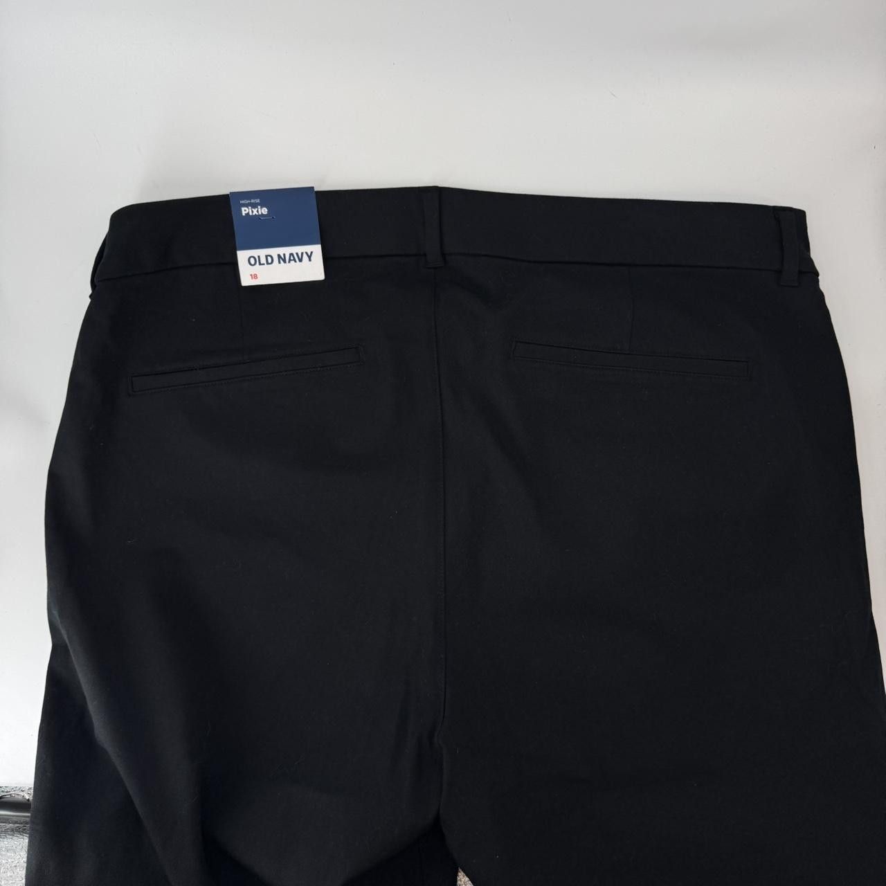 Old Navy Old Navy Women’s High-Rise Pixie Pants Black Size 18 NWT Size 40" / US 18 - 6 Thumbnail