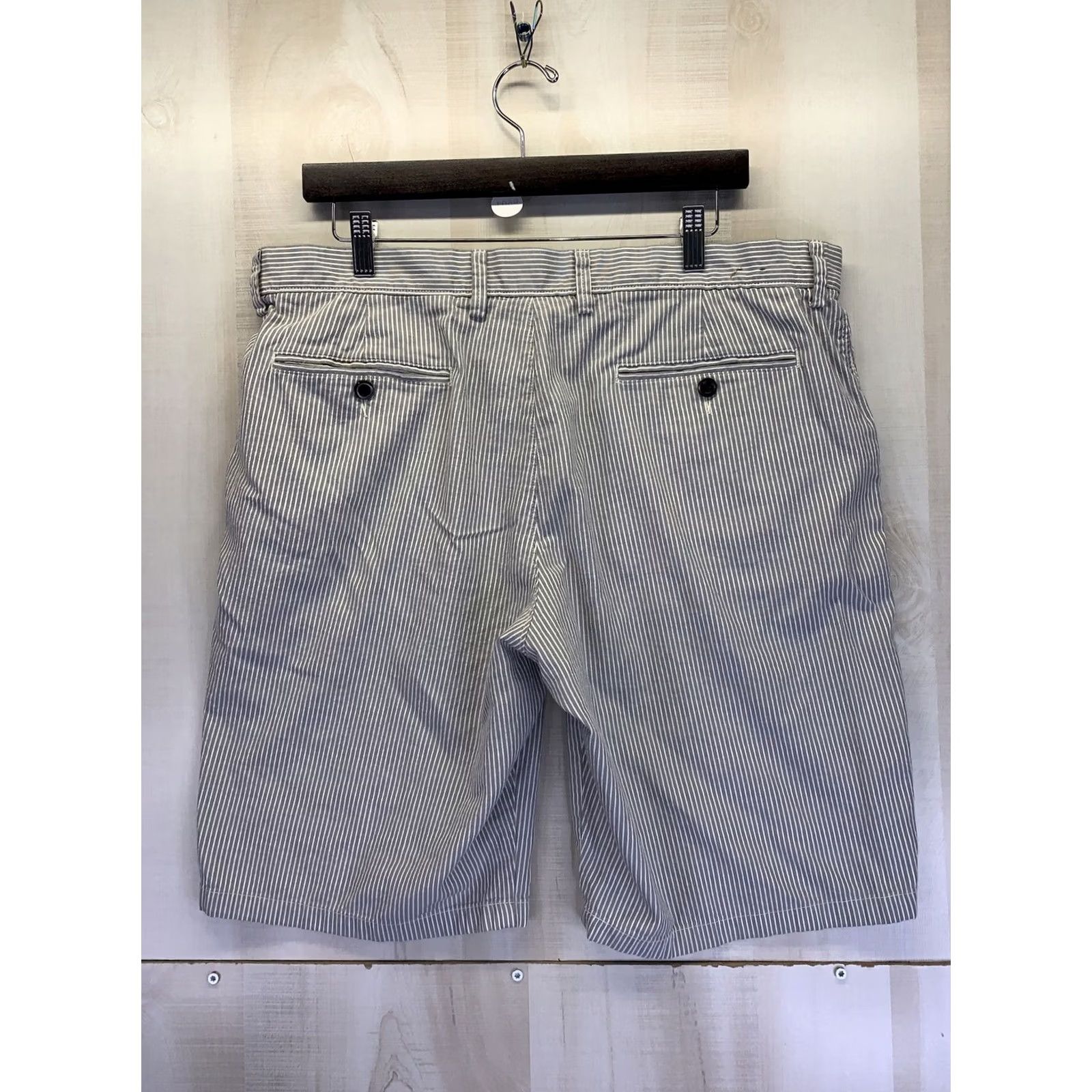 J.Crew VINTAGE J.CREW Bermuda Shorts Gray White Stripe Mens 36 Regular Cotton Front Zip Casual Travel Size US 36 / EU 52 - 5 Thumbnail