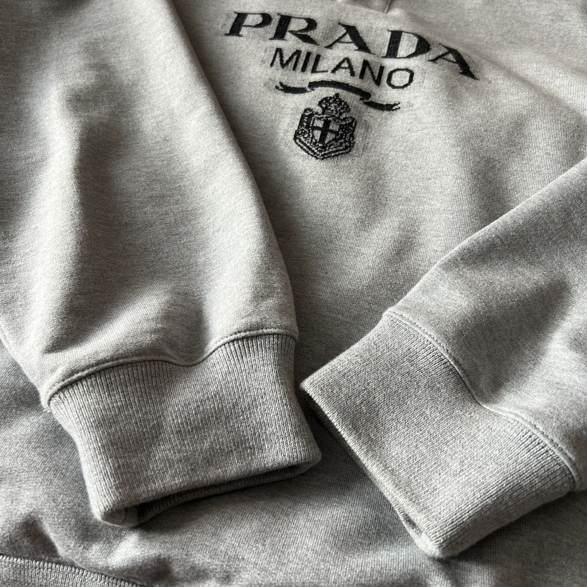 Prada 🔥🔥 Prada Crest Logo Sweatshirt Size US M / EU 48-50 / 2 - 4 Thumbnail