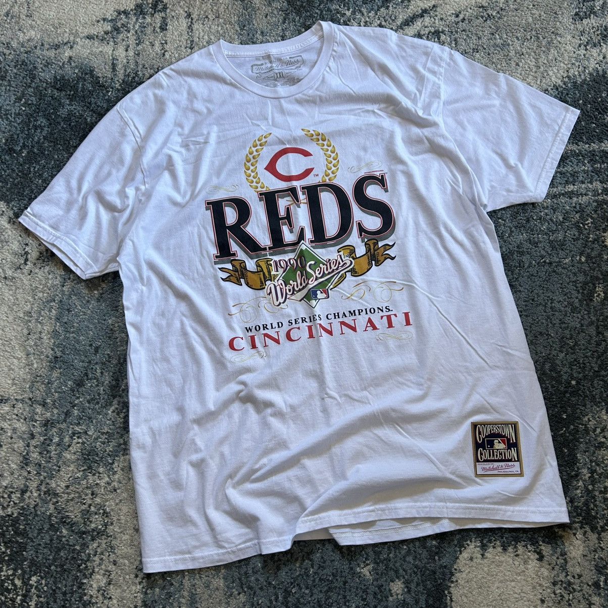 Mitchell & Ness HEAVYWEiGHT CiNCiNNATi REDS 1990 WORLD SERiES CHAMPiONS TEE Size US XXL / EU 58 / 5 - 1 Thumbnail