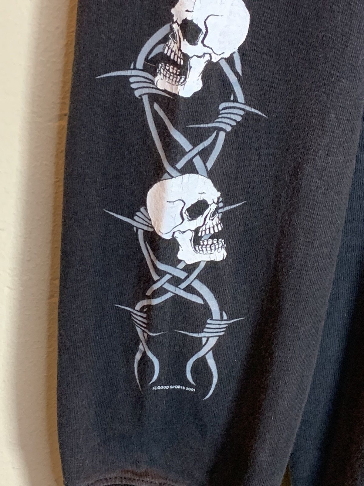 Vintage RARE* Vintage Skulls & Barbed Wire Art Sleeve Print LS Shirt Size US L / EU 52-54 / 3 - 5 Thumbnail