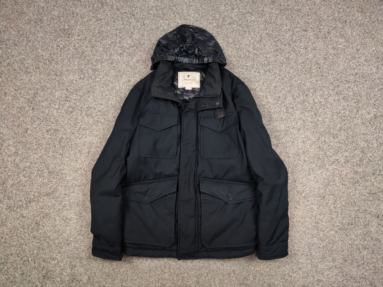 Woolrich Woolen Mills Woolrich Design Classic Navy Pocket Mens Down Jacket Size US L / EU 52-54 / 3 - 1 Thumbnail
