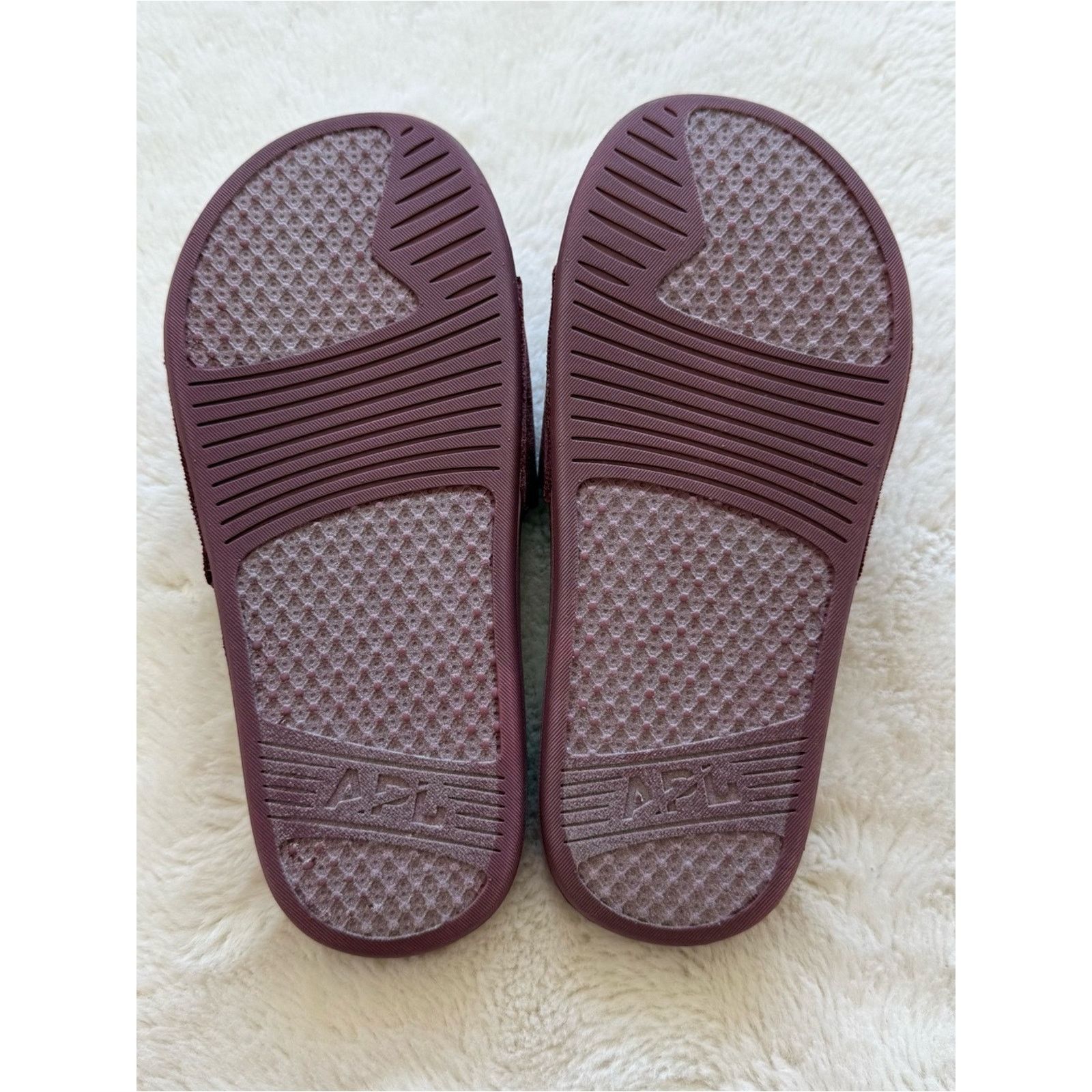 Athletic Propulsion Labs NEW!!! A.P.L women’s techloom velvet slides size 6 US 130$ Size US 6 / IT 36 - 4 Thumbnail