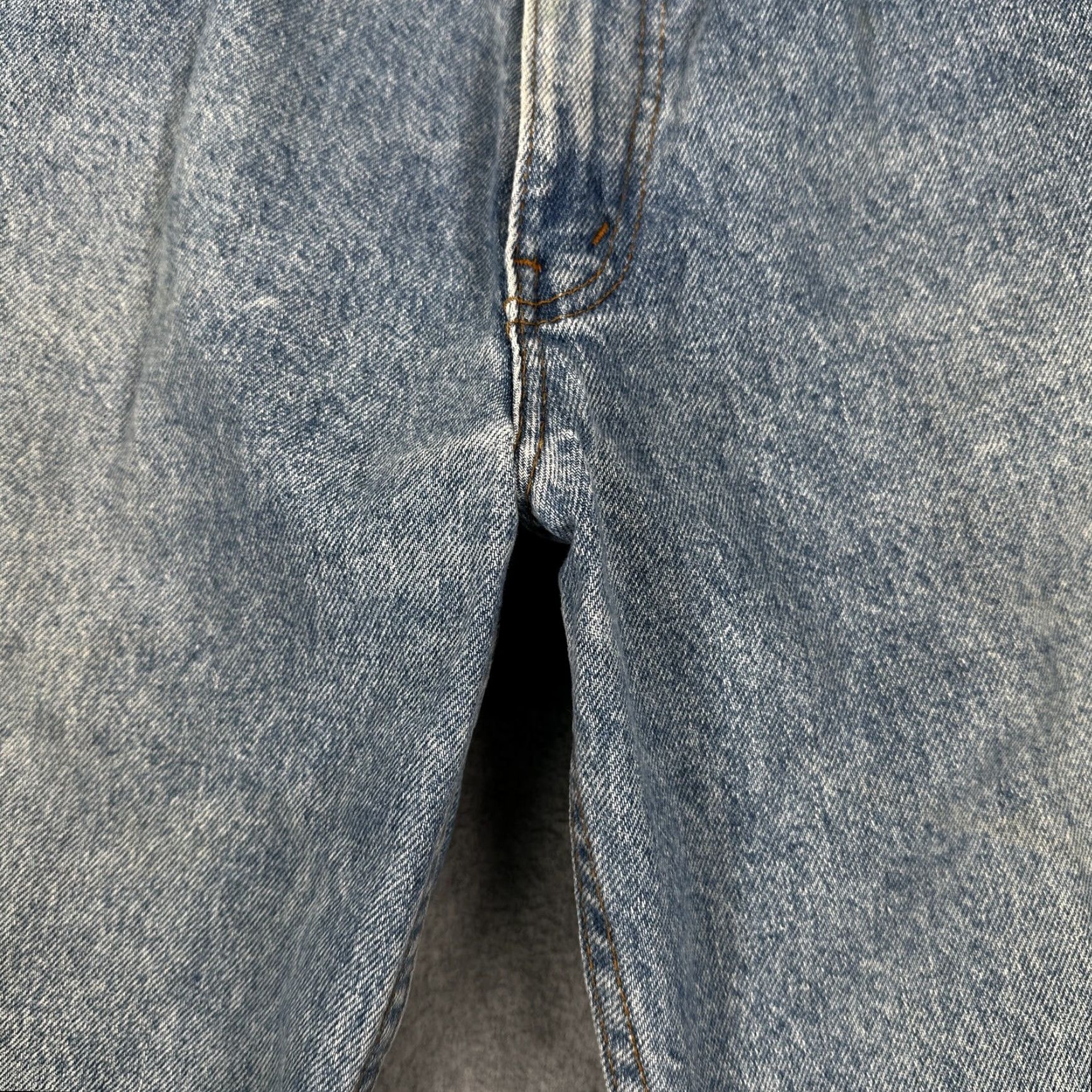 Levi's VINTAGE Levi's 505 Jeans Mens 34x30 Blue Denim Straight Leg Made USA Brown Tab 80s 90s Mens Jeans Size US 34 / EU 50 - 4 Thumbnail