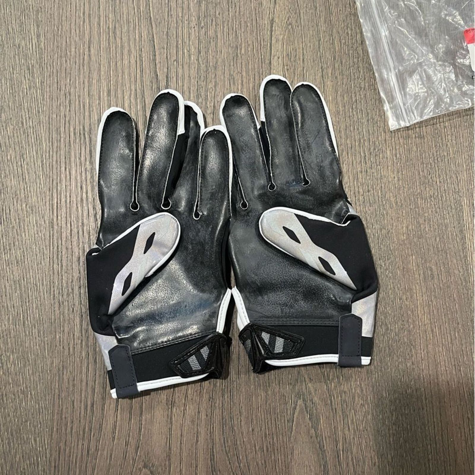 Nike NWT Nike Vapor Shield Football Receiver Gloves - Size L Size ONE SIZE - 6 Thumbnail