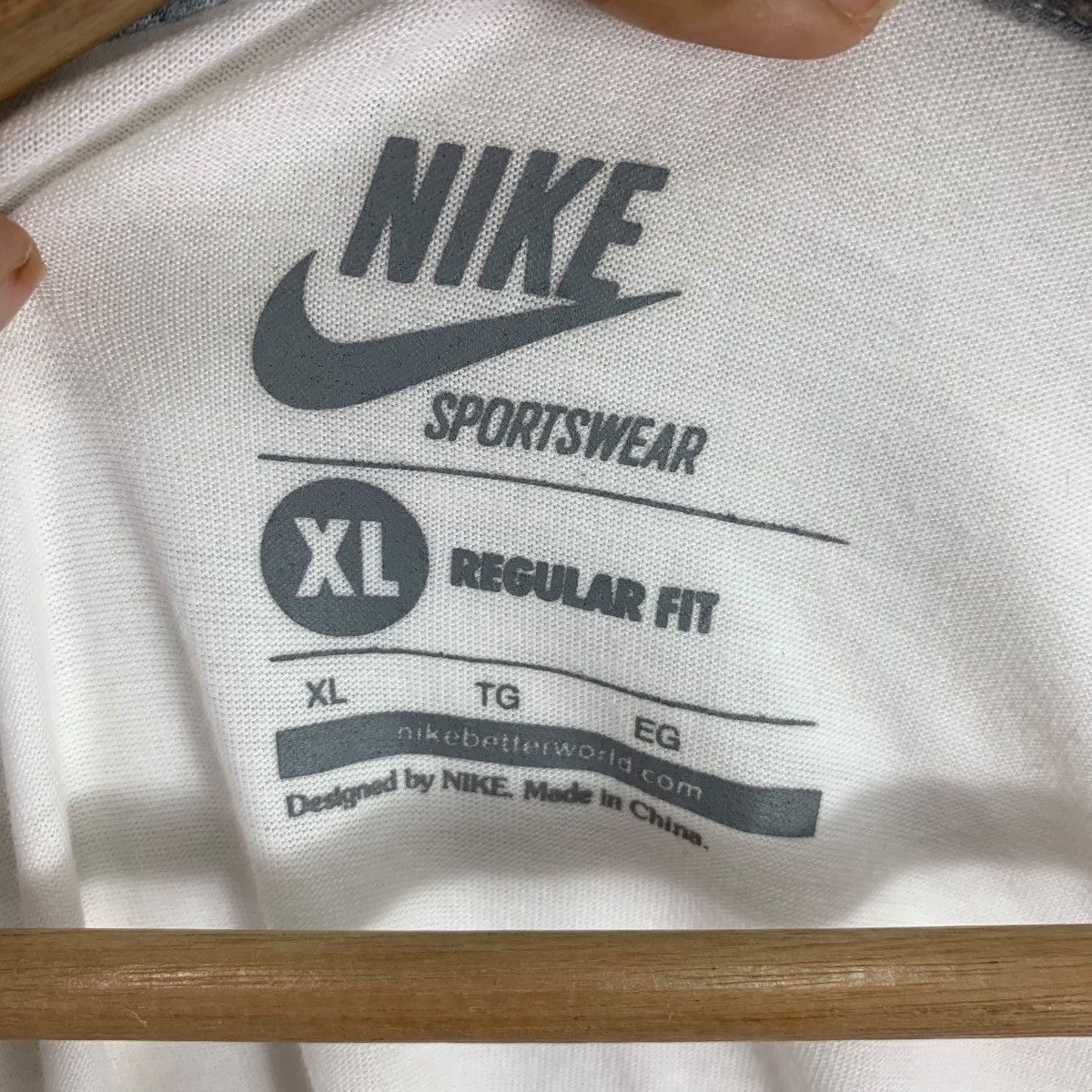 Nike NIKE SPORTSWEAR Swoosh Logo Regular Fit Tee Shirt Top Size XL / US 12-14 / IT 48-50 - 5 Thumbnail