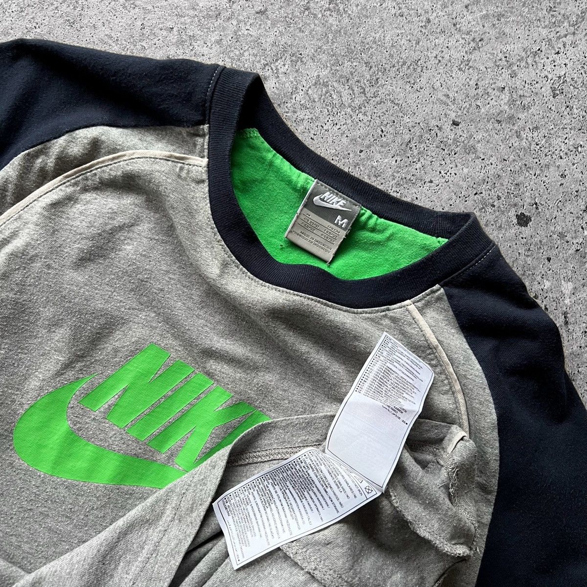 Nike × Vintage Nike Womens Vintage 00s Short Sleeve T-Shirt Center Logo Size M / US 6-8 / IT 42-44 - 4 Thumbnail