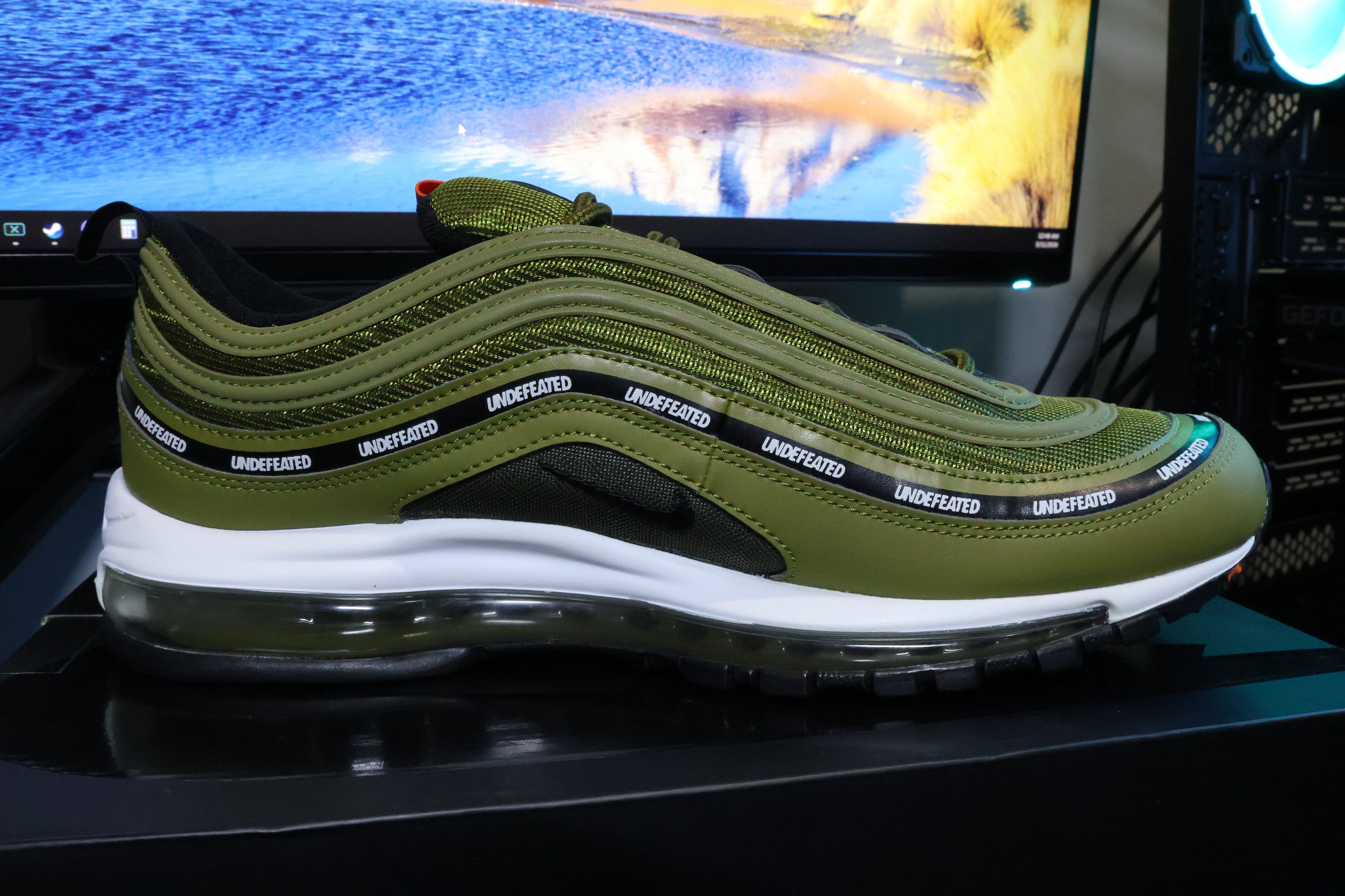 Nike × Undefeated Size 12.5 - Undefeated x Nike Air Max 97 Militia Green Size US 12.5 / EU 45-46 - 2 Thumbnail