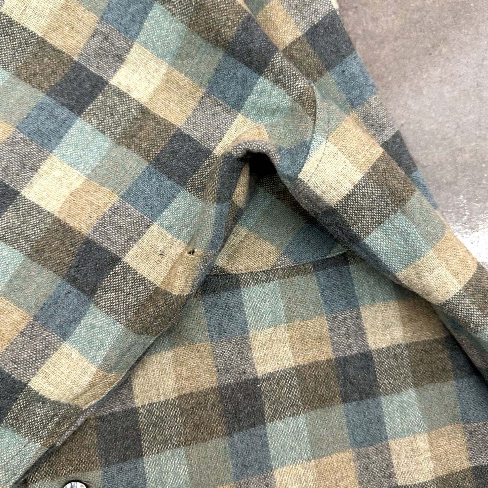 Pendleton VINTAGE Pendleton Shirt L Blue Plaid Tartan Wool 1960s 70s USA Made Mens Size US L / EU 52-54 / 3 - 6 Thumbnail