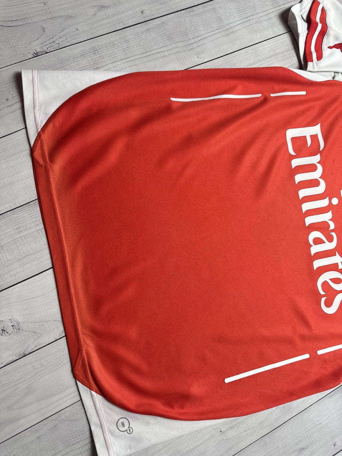 Vintage Vintage red Arsenal soccer jersey size M puma Size US M / EU 48-50 / 2 - 3 Thumbnail