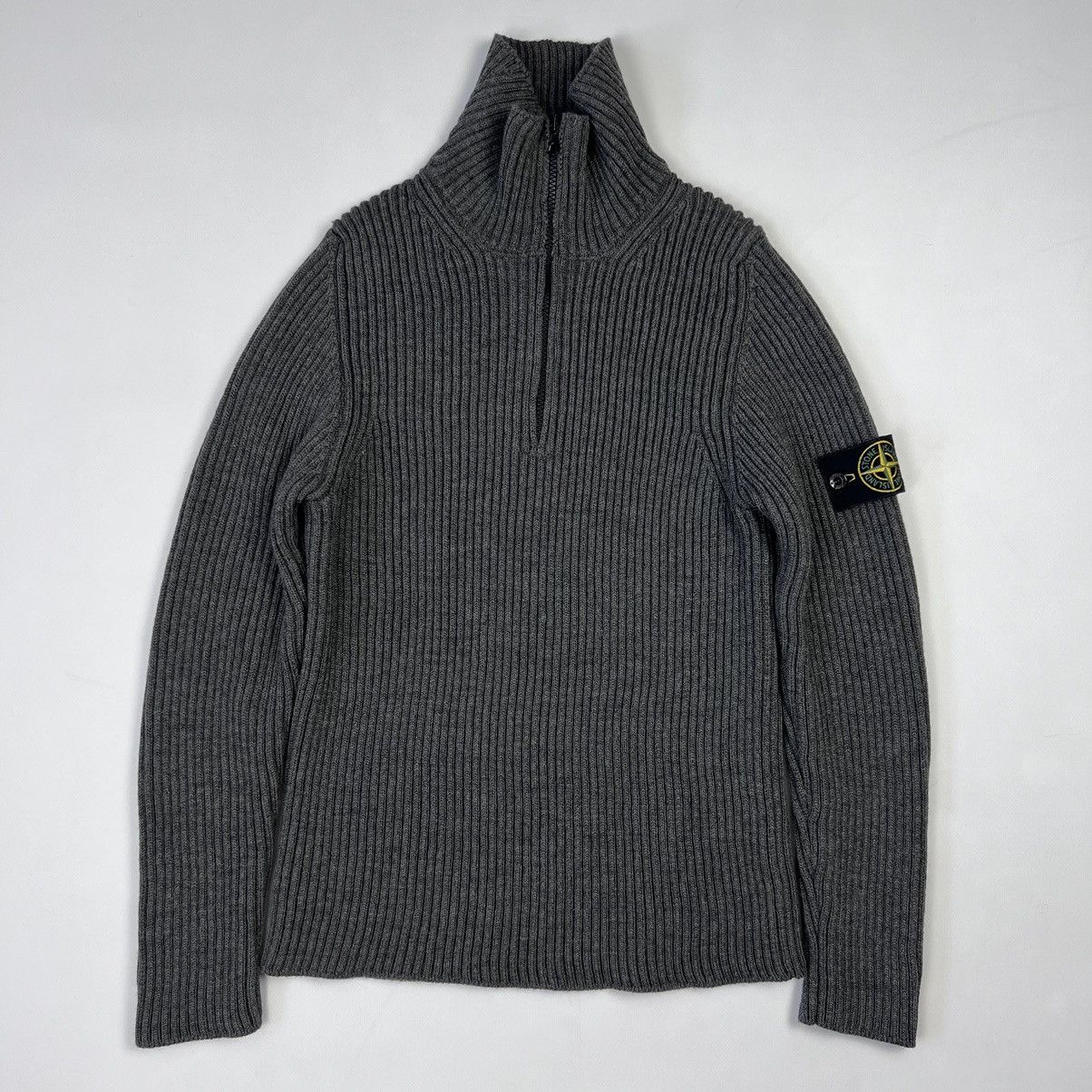 ストーンアイランド　　ウール生地 Stone Island ストーンアイランド MAGLIA ラムウール フード付き
