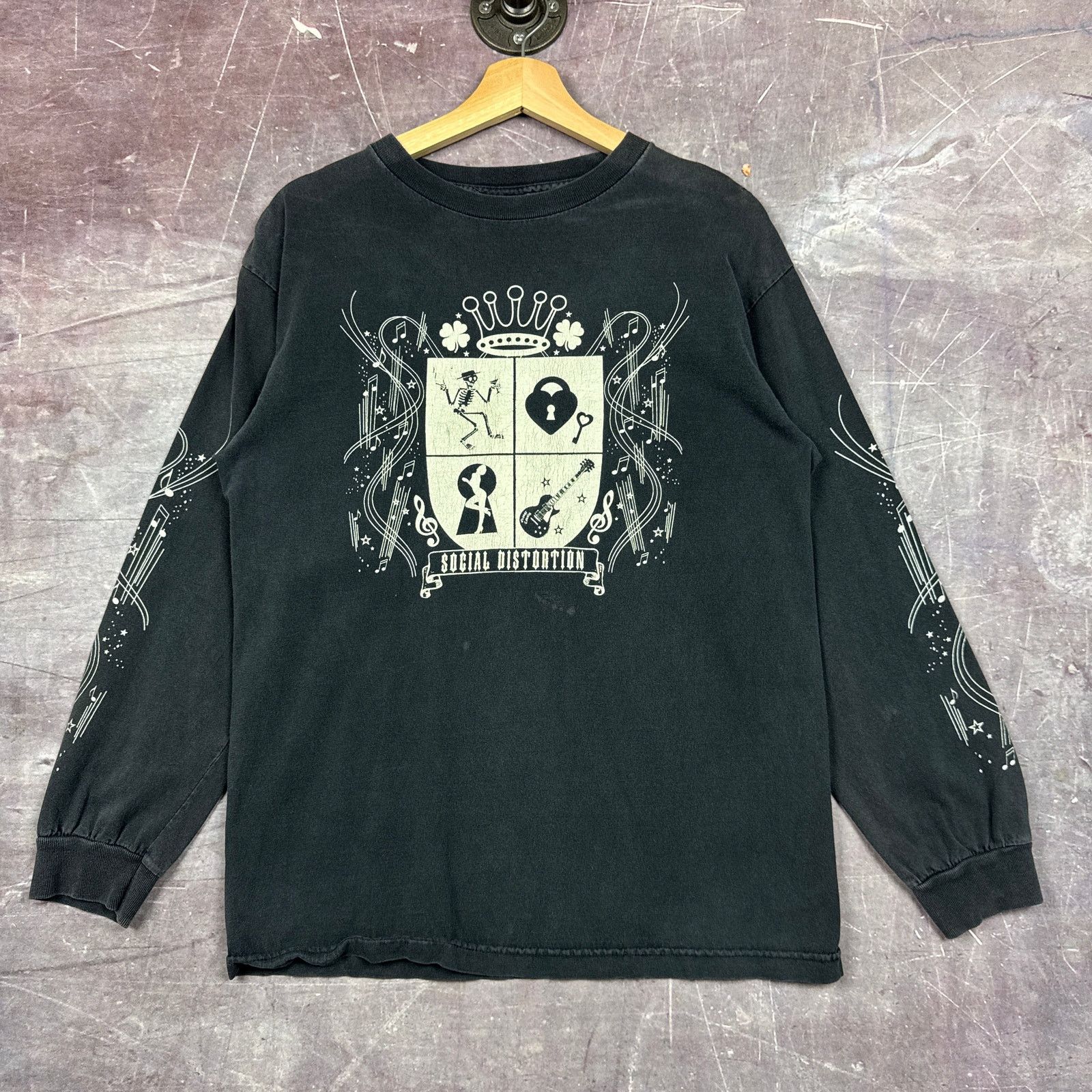 Alstyle 00s Black Social Distortion Music Note LS Graphic Shirt 2900 Size US M / EU 48-50 / 2 - 1 Thumbnail