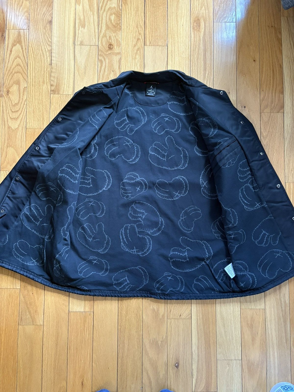 Jordan Brand × Kaws Rare Air Jordan x KAWS Satin Embroidered Coaches Jacket L Size US L / EU 52-54 / 3 - 7 Thumbnail