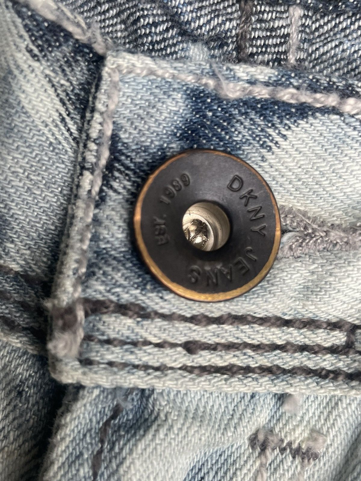 DKNY × Designer DKNY Bleach & Distresed Denim Size US 40 / EU 56 - 15 Thumbnail