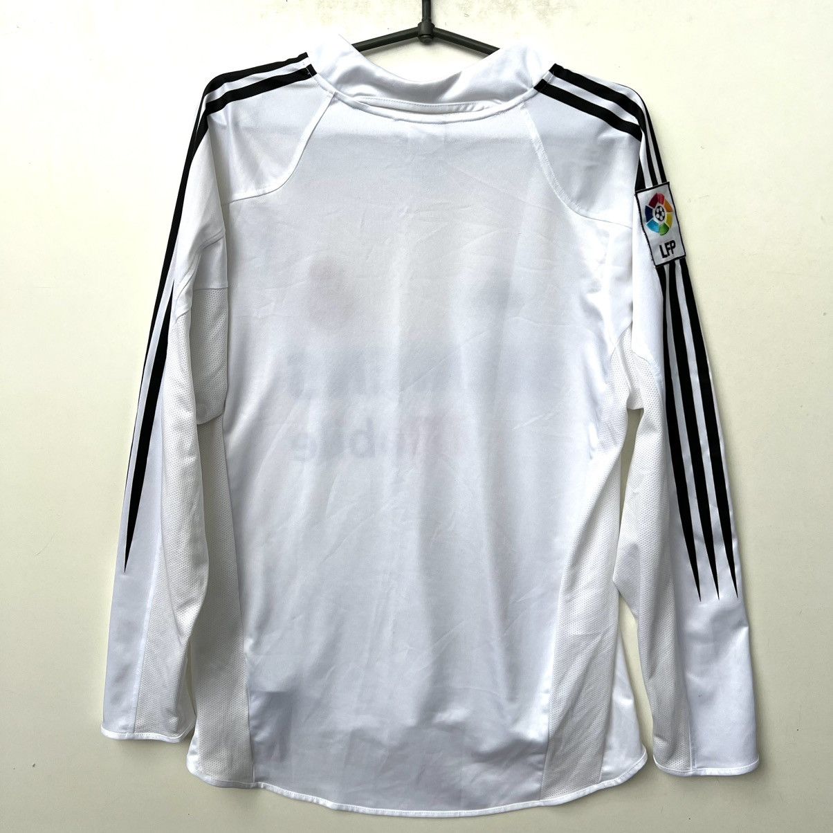 Adidas REAL MADRID ADIDAS VINTAGE LONGSLEEVE SOCCER JERSEY 2004 Size US S / EU 44-46 / 1 - 11 Thumbnail