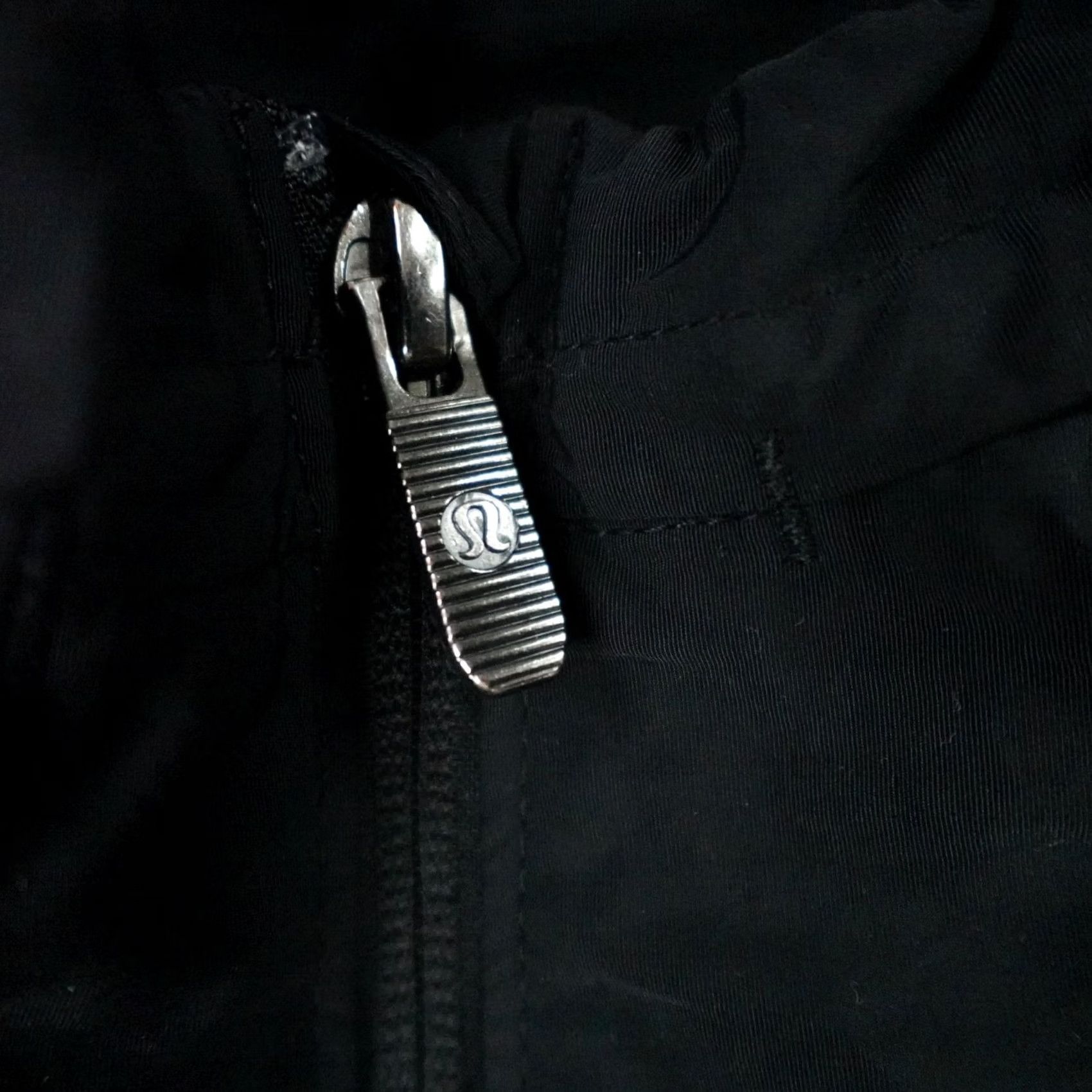 Lululemon Lululemon Jacket Womens 12 Black Water Repellent Sleeved Hooded Insulated Knit Coat Merino Wool Blend Short Zip Jacket Womens Size XL / US 12-14 / IT 48-50 - 4 Thumbnail