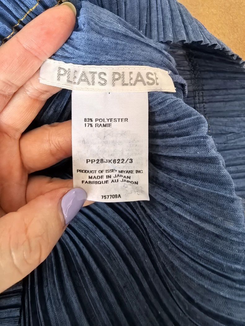 Issey Miyake size:3 Blue pleated hooded top