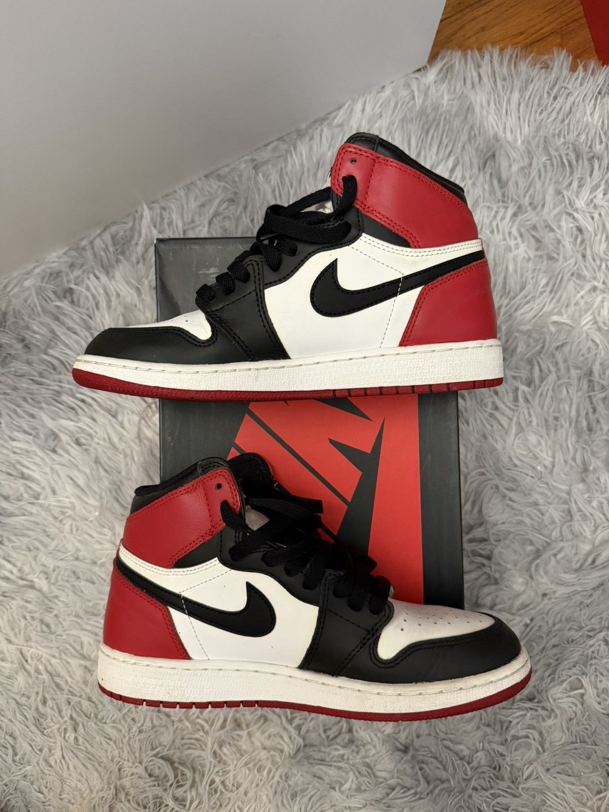 Nike Air Jordan Retro 1 High OG GS Black Toe Size US 6 / EU 39 - 2 Thumbnail