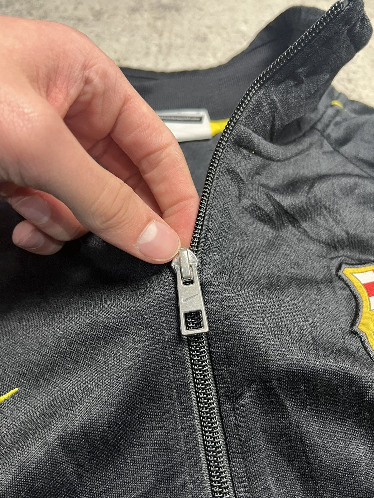 Nike Vintage Nike Barcelona track jacket size L Size US L / EU 52-54 / 3 - 8 Thumbnail