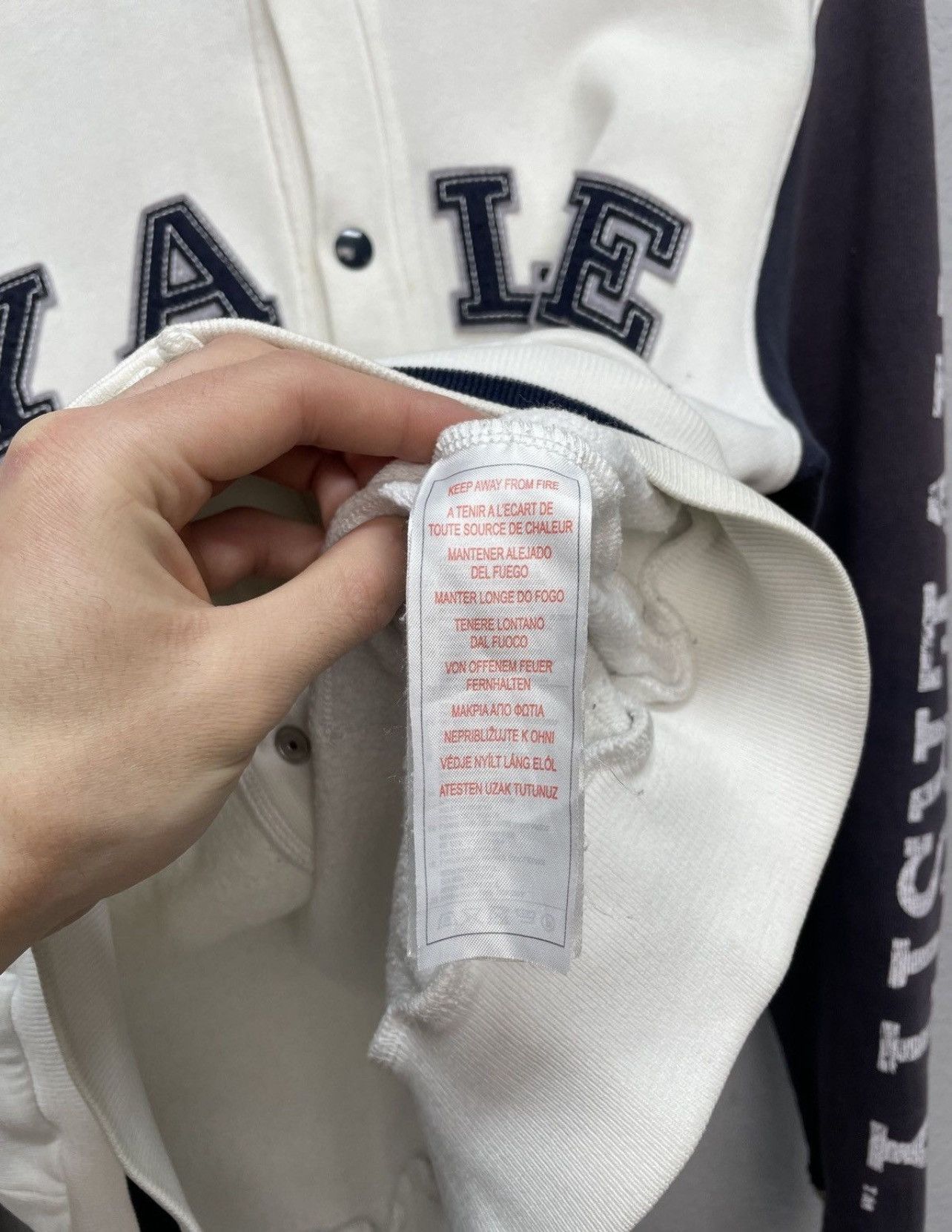 Vintage Vintage 00s Yale University Boxy Fit Big Logo Zip Hoodie Size US M / EU 48-50 / 2 - 14 Thumbnail