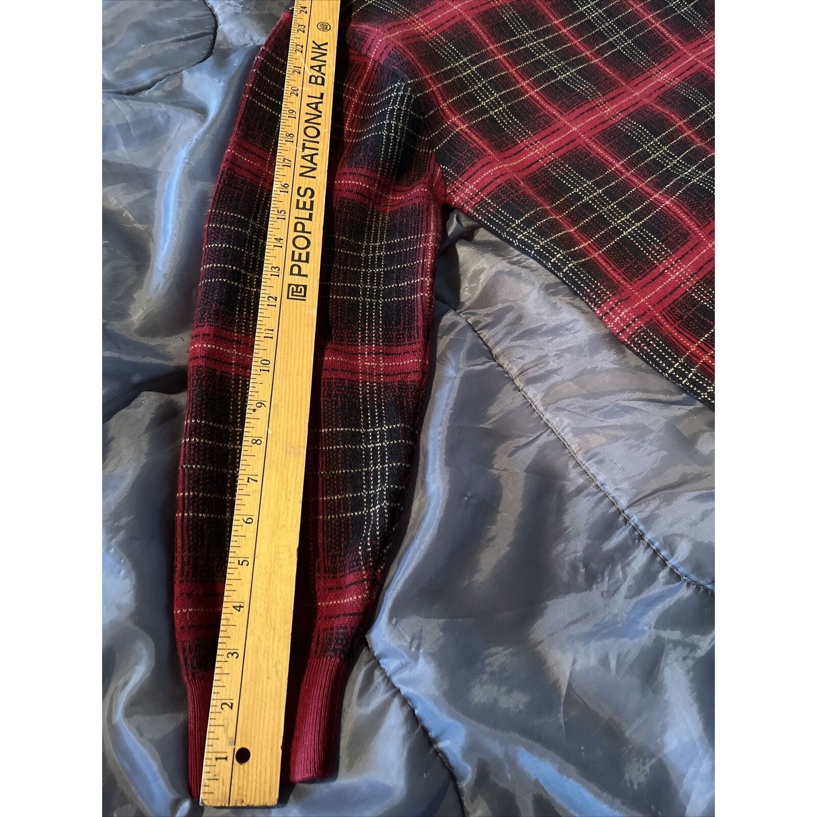 Pendleton Pendleton mens M red plaid long sleeve pullover wool sweater Size US M / EU 48-50 / 2 - 17 Thumbnail