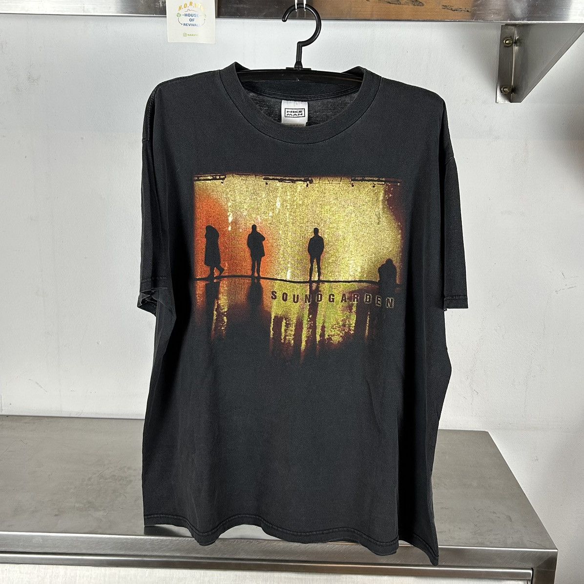 Band Tees Vintage 90s Soundgarden Down on the Upside Tour T-shirt Size US XL / EU 56 / 4 - 1 Thumbnail