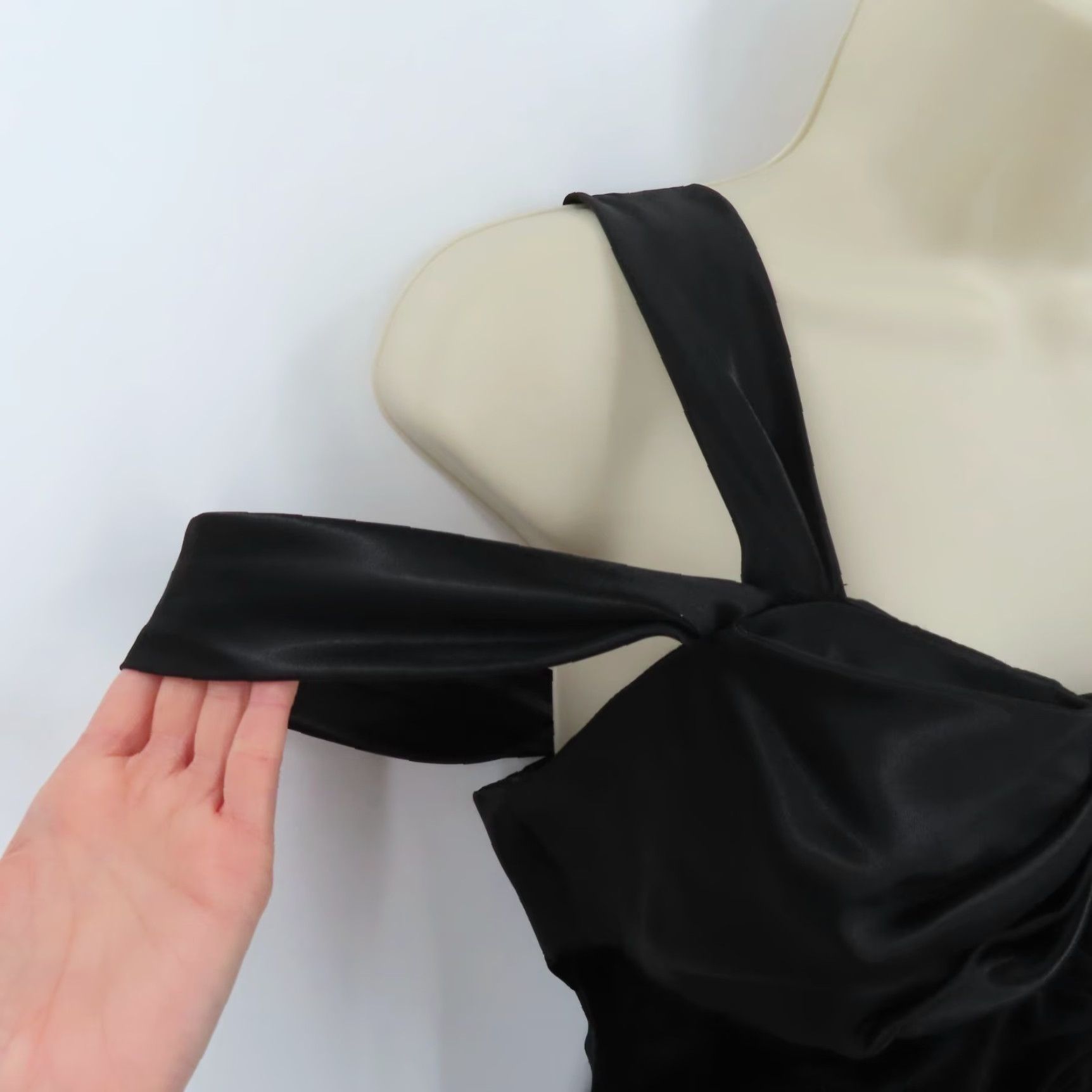 Velvet VINTAGE Whim Womens 6 Black Velvet Off Shoulder Satin Bow Ruched Front Cocktail Dress - Velvet Dress, Bow, Midi, Black, Womens, Size 6 Size M / US 6-8 / IT 42-44 - 3 Thumbnail