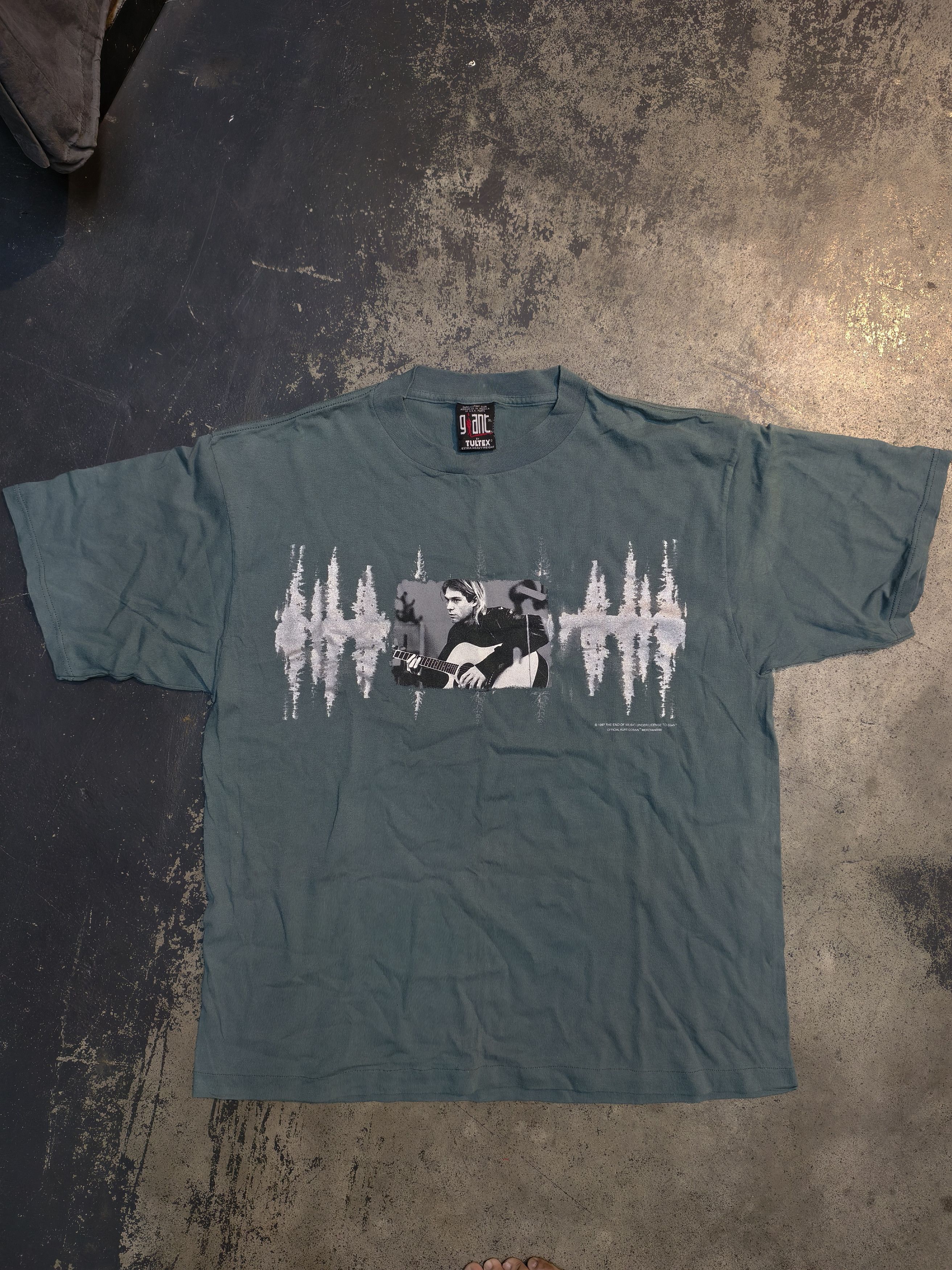 Giant 1997 kurt cobain the end of music Size US XL / EU 56 / 4 - 1 Thumbnail