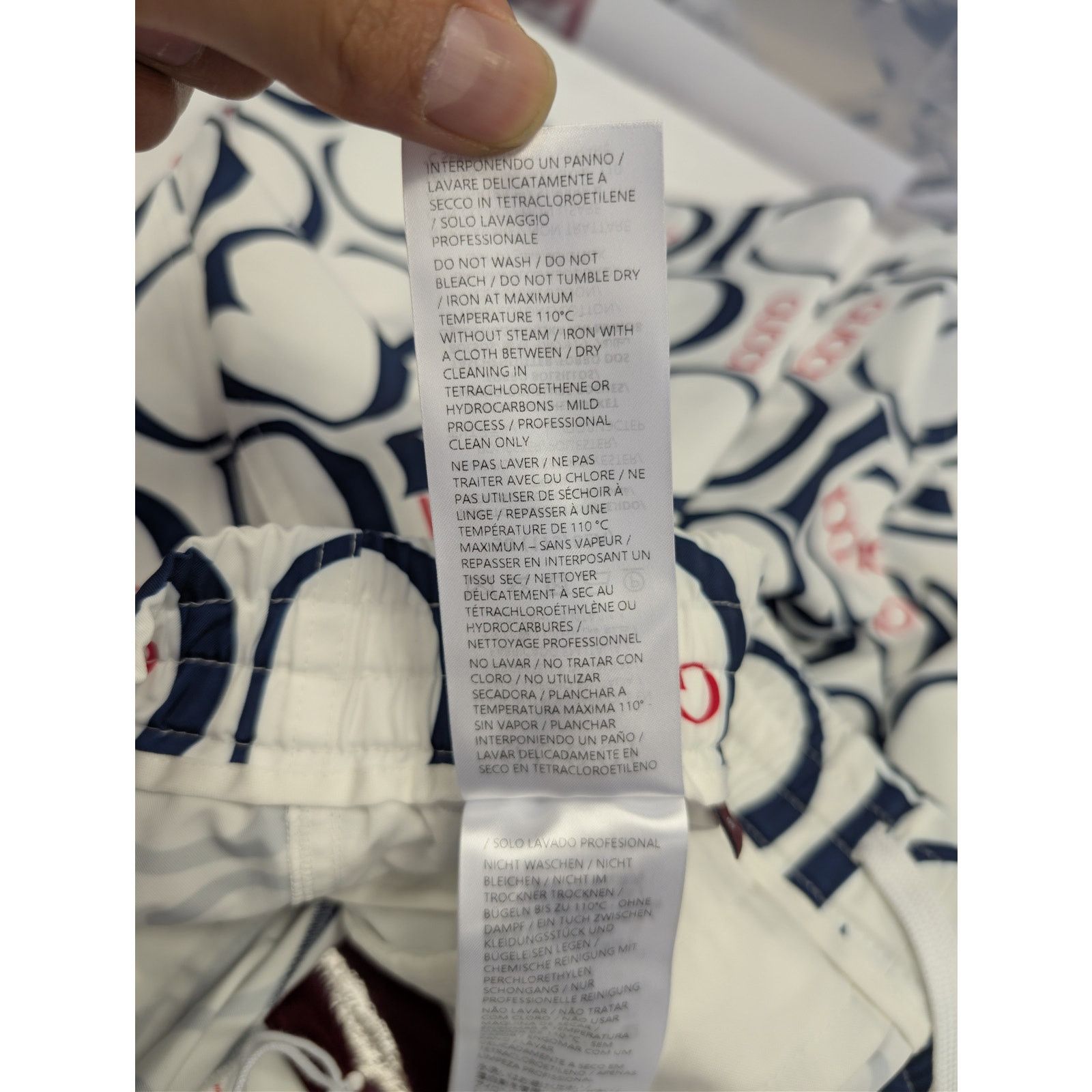 Gucci o1rshd1 GG Magazine Maxi on PL Print Short Pant Shorts White Size US 34 / EU 50 - 18 Thumbnail