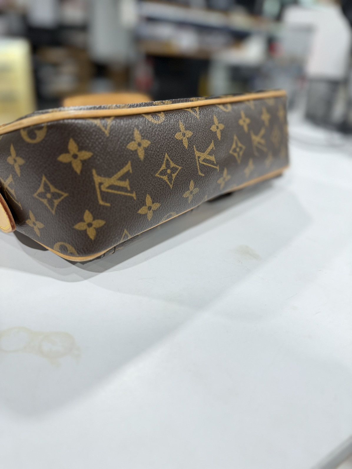 Louis Vuitton Louis Vuitton Monogram Hudson PM Bag Size ONE SIZE - 9 Thumbnail