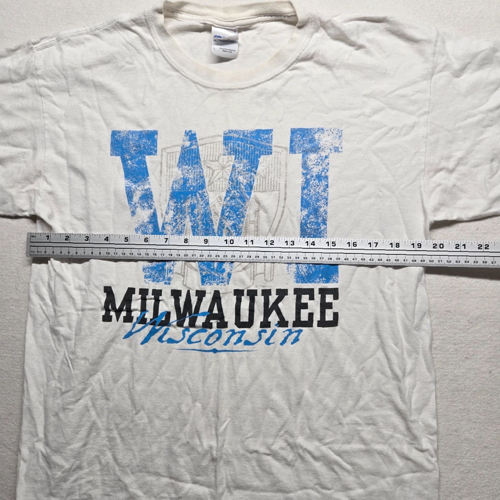 Gildan GILDAN Milwaukee Wisconsin Graphic T-Shirt White Adult Men's L Large 100% Cotton Size US L / EU 52-54 / 3 - 4 Thumbnail