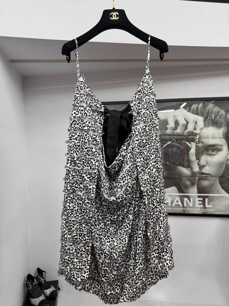 Chanel Chanel Black and white silk leopard print suspender dress Size XS / US 0-2 / IT 36-38 - 1 Thumbnail