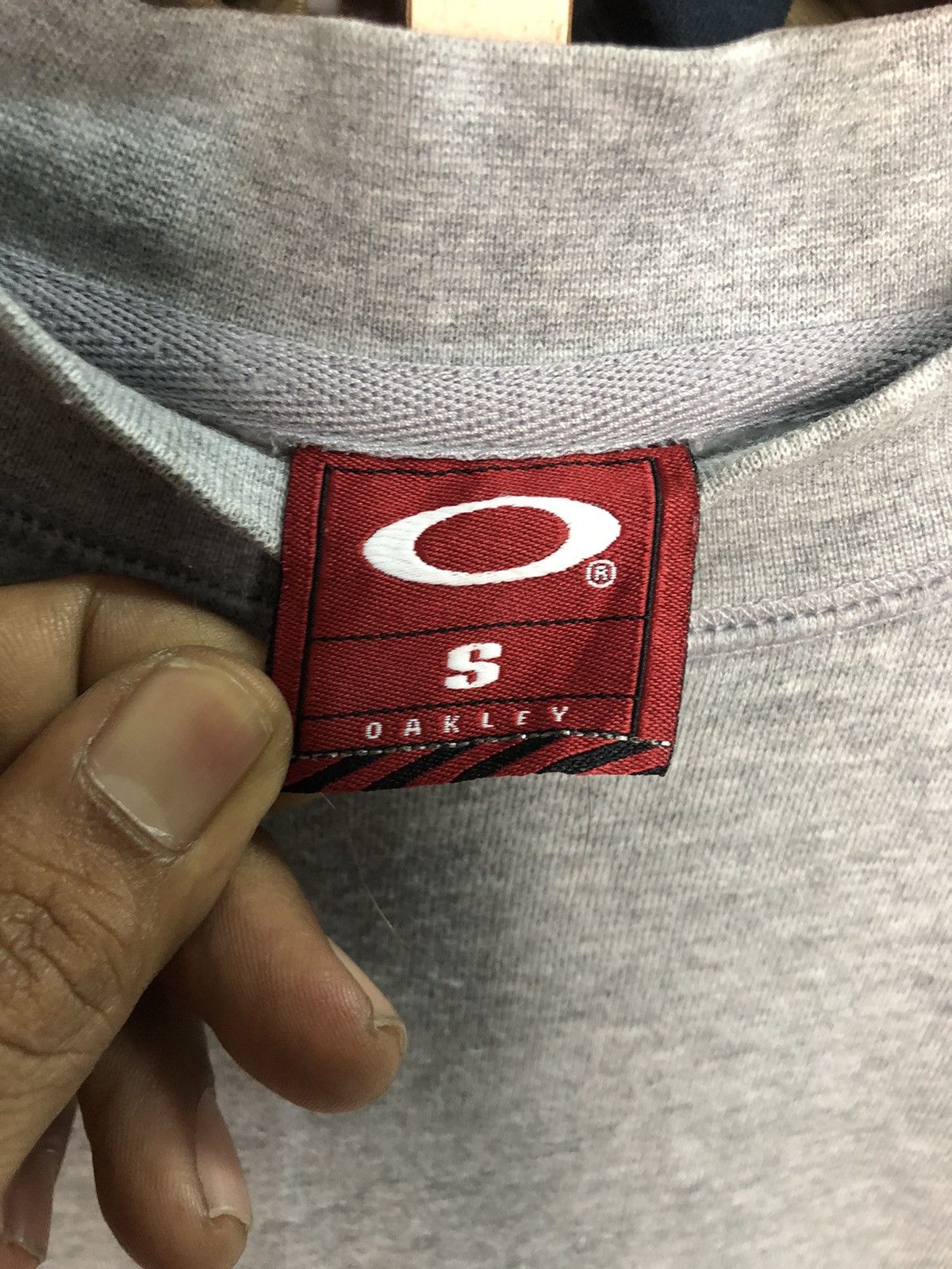Oakley Vintage Oakley Centre Logo Sweatshirts Size US S / EU 44-46 / 1 - 12 Thumbnail