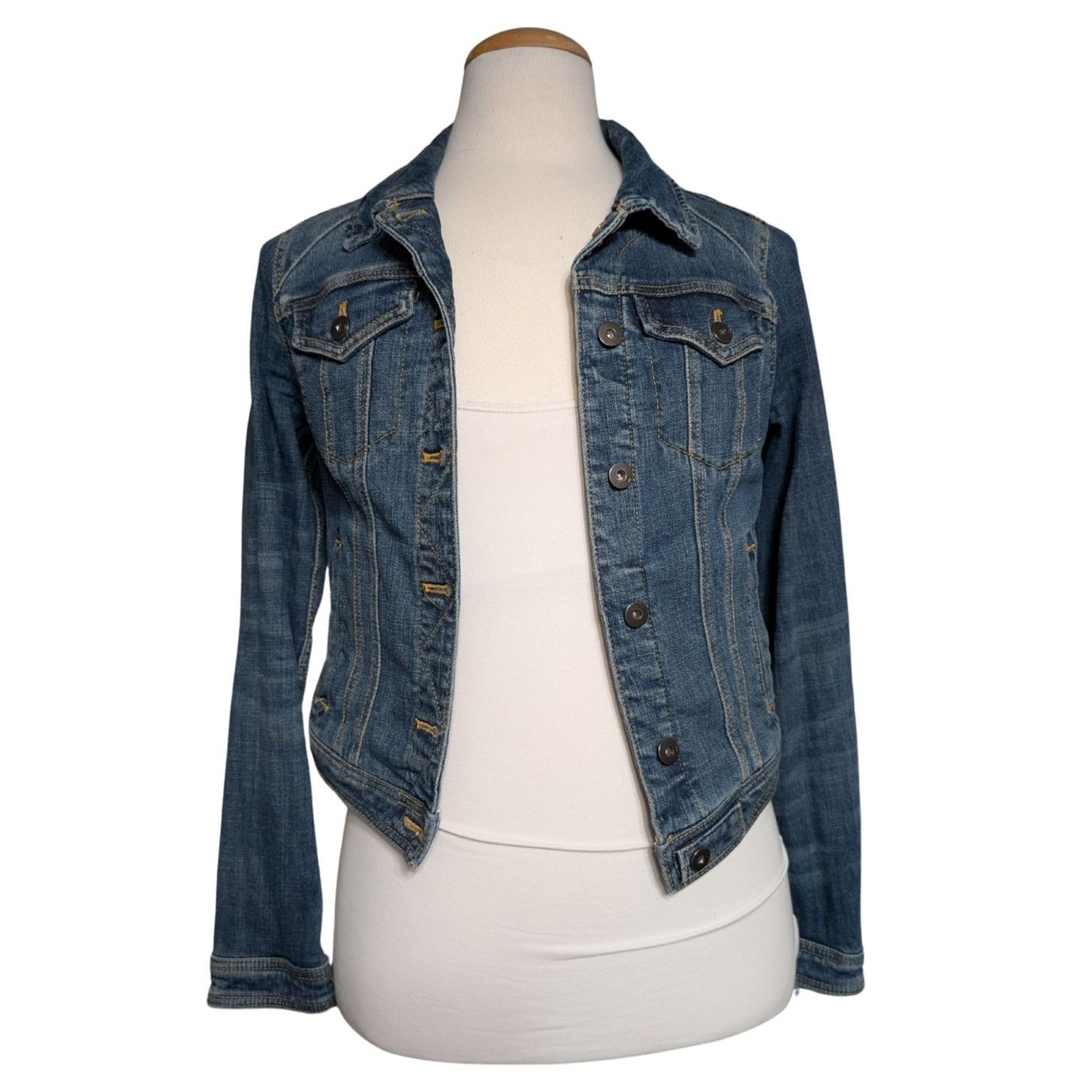 Anthropologie Anthropologie Pilcro Letterpress Crop Denim Classic Jacket M Size M / US 6-8 / IT 42-44 - 1 Thumbnail
