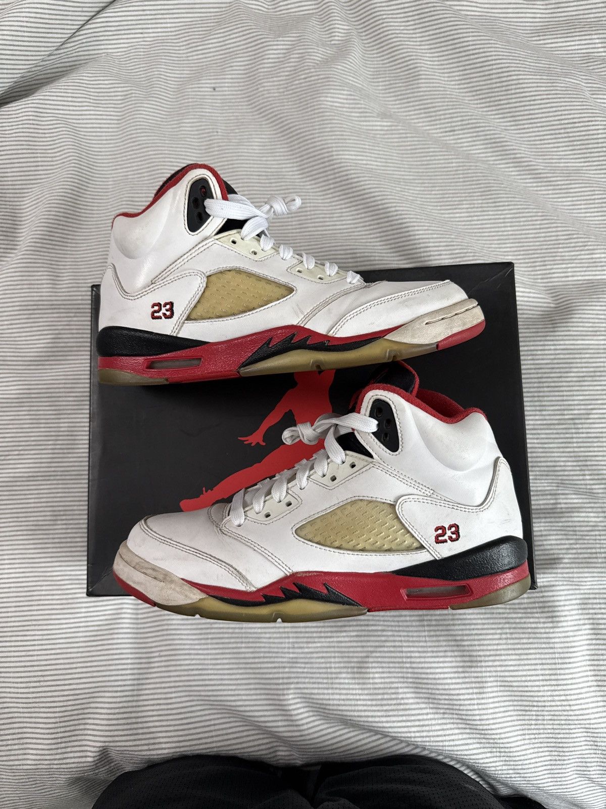 Jordan Brand Fire Red Black Tongue (2013) Jordan 5 Size US 7 / EU 40 - 1 Thumbnail